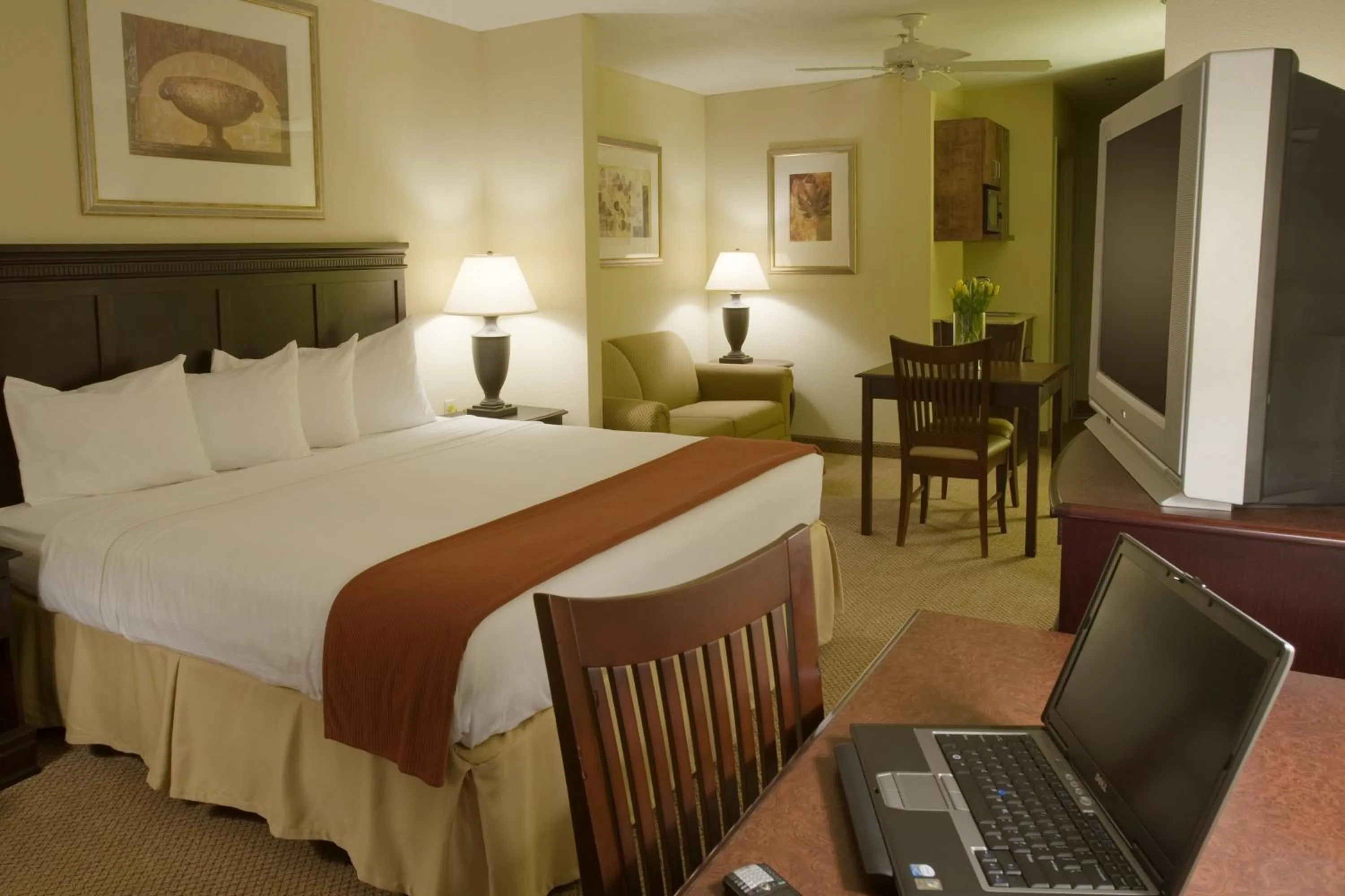 Bedroom, Bed in Holiday Inn Express Hotel & Suites Lucedale by IHG