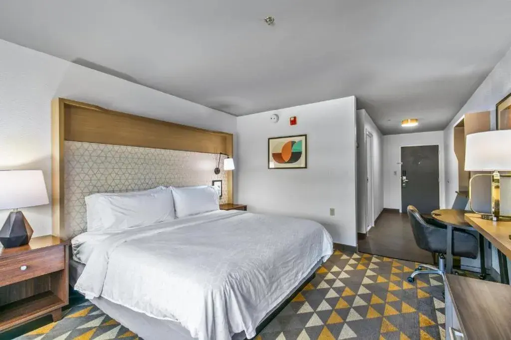 Bed in Holiday Inn Express Hotel & Suites Lucedale by IHG Bed in Holiday Inn Express Hotel & Suites Lucedale by IHG