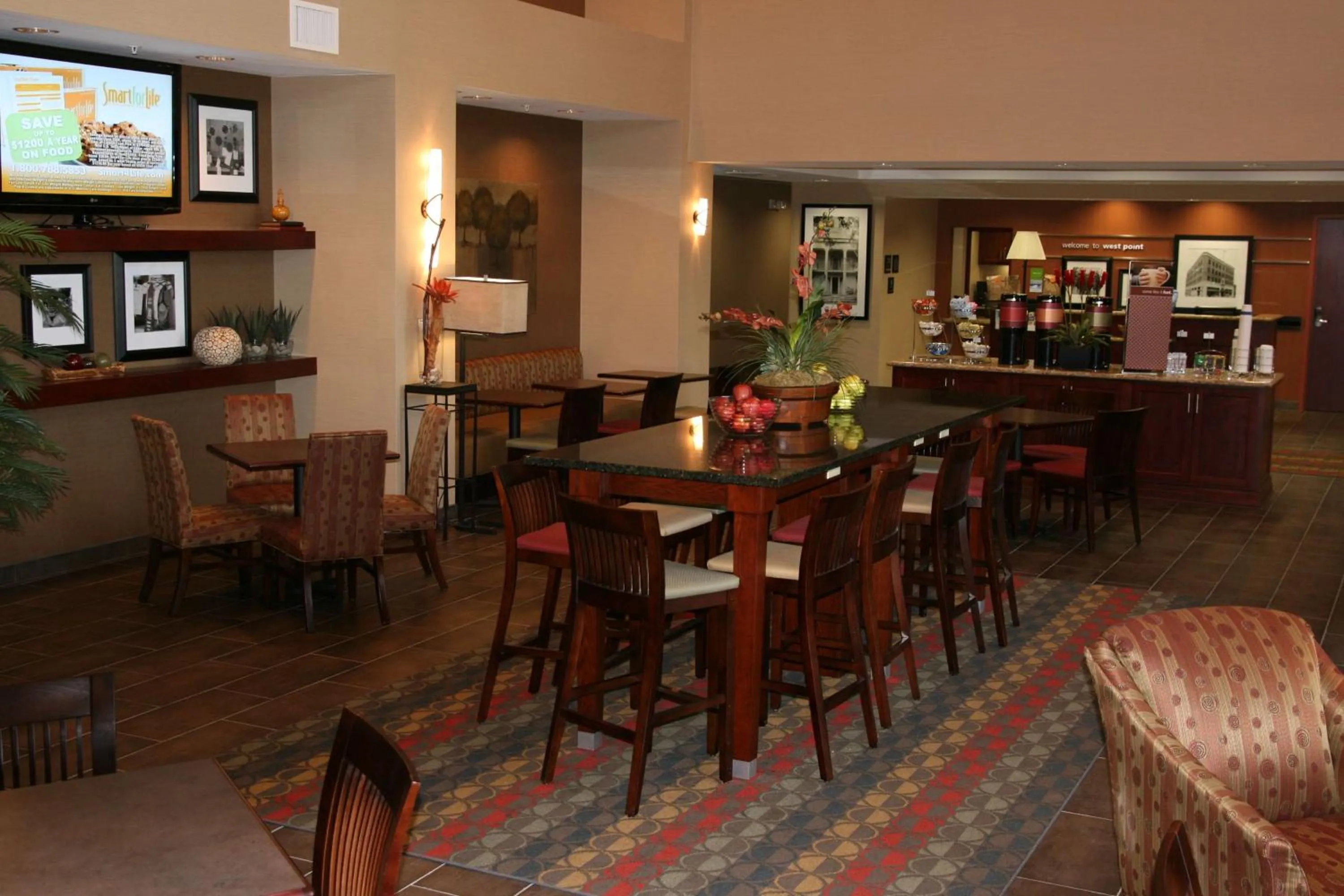 Dining area in Hampton Inn & Suites West Point