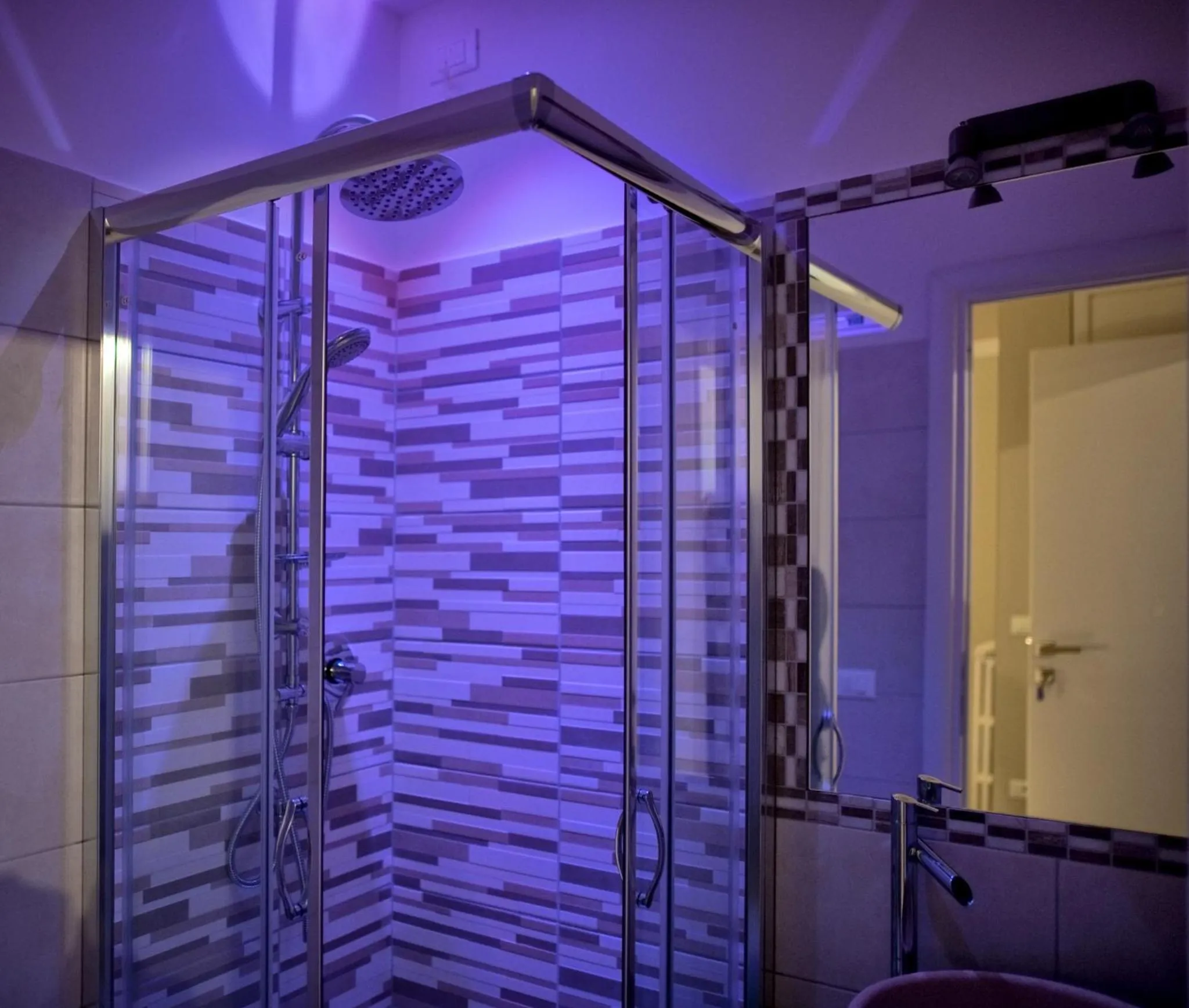 Shower in TinkerBell GuestHouse