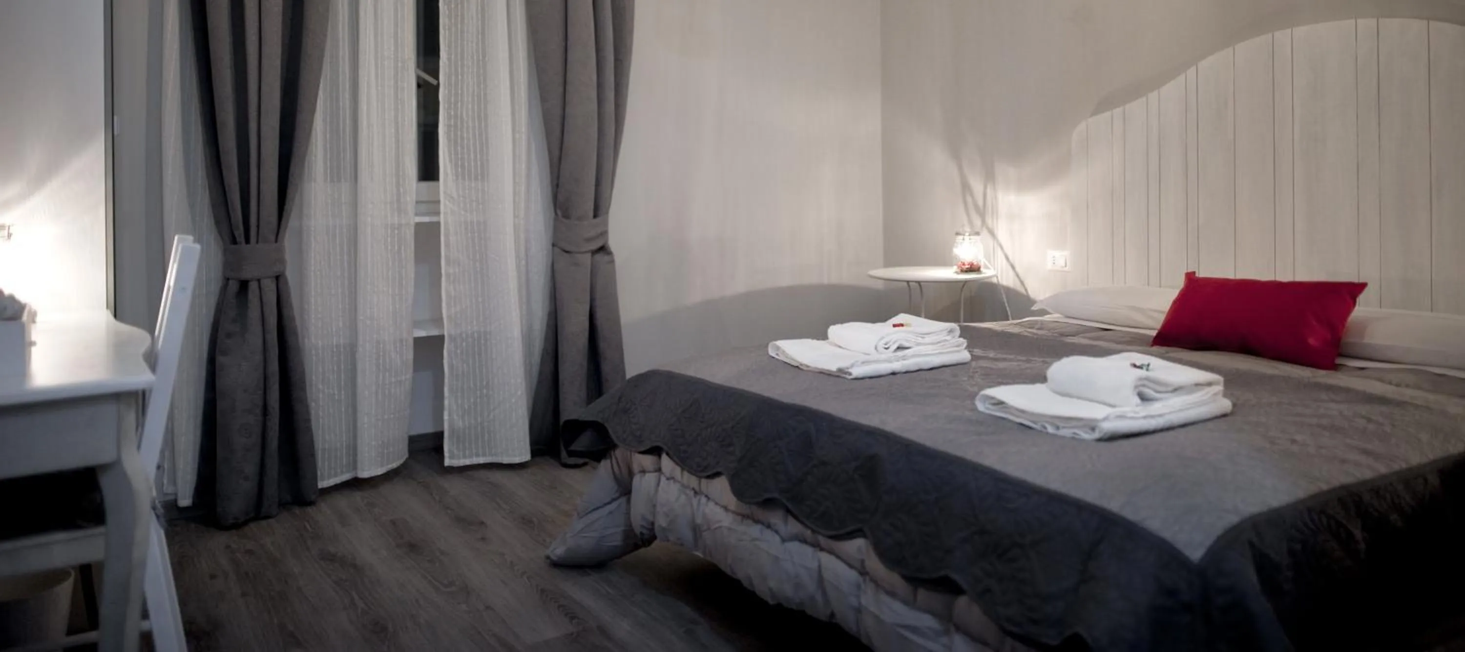 Photo of the whole room, Bed in TinkerBell GuestHouse