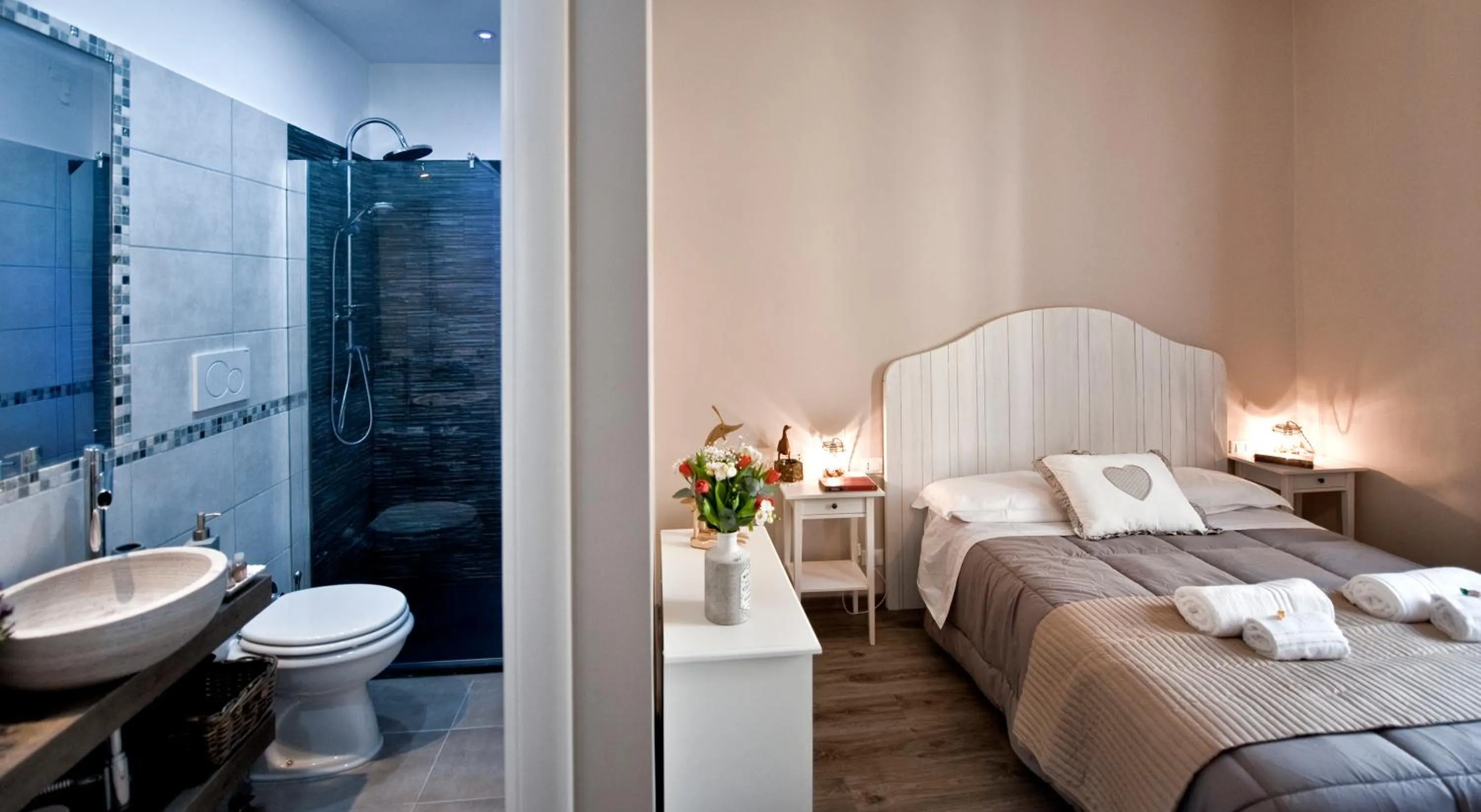 Photo of the whole room, Bed in TinkerBell GuestHouse