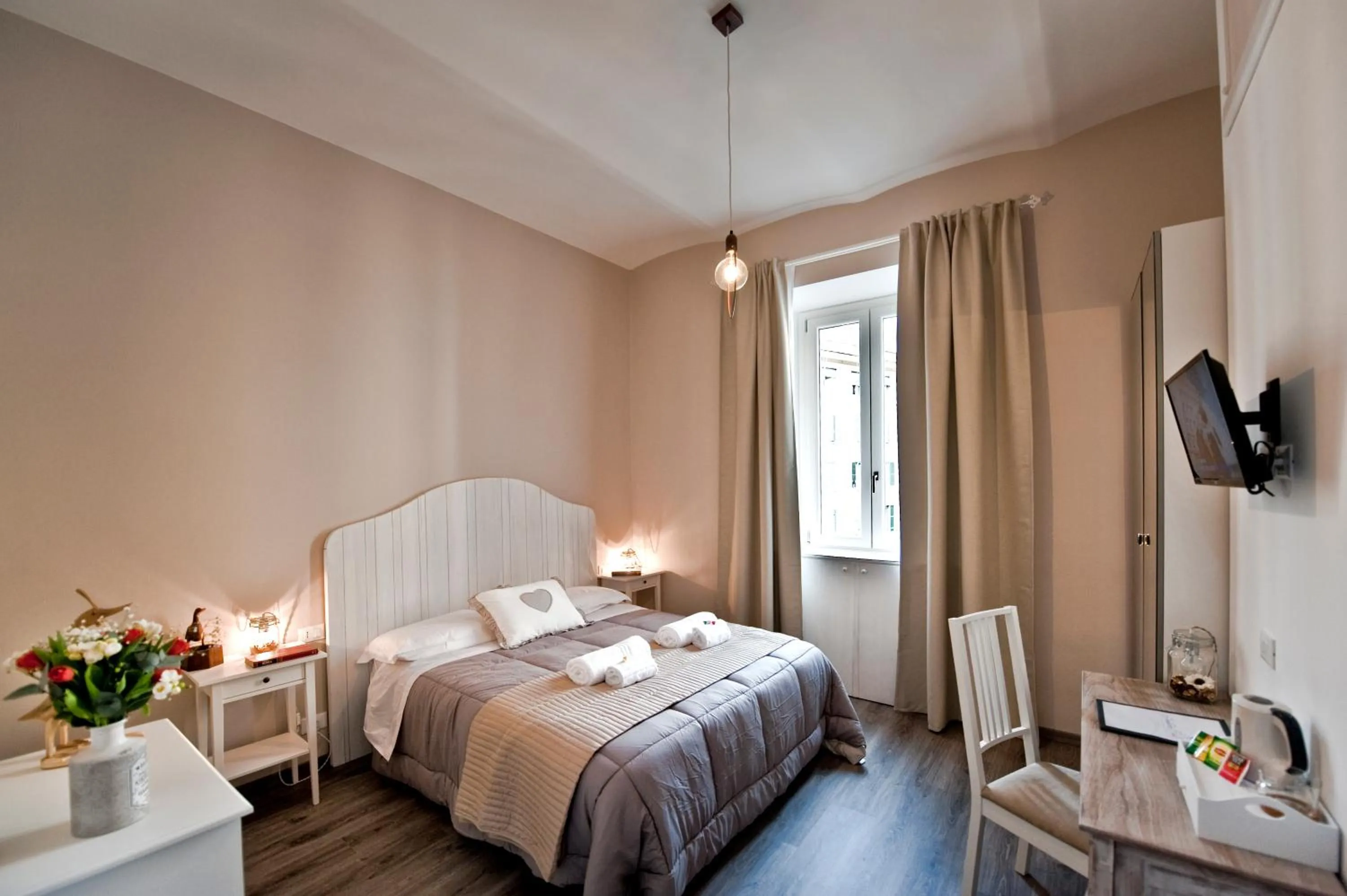 Photo of the whole room, Bed in TinkerBell GuestHouse