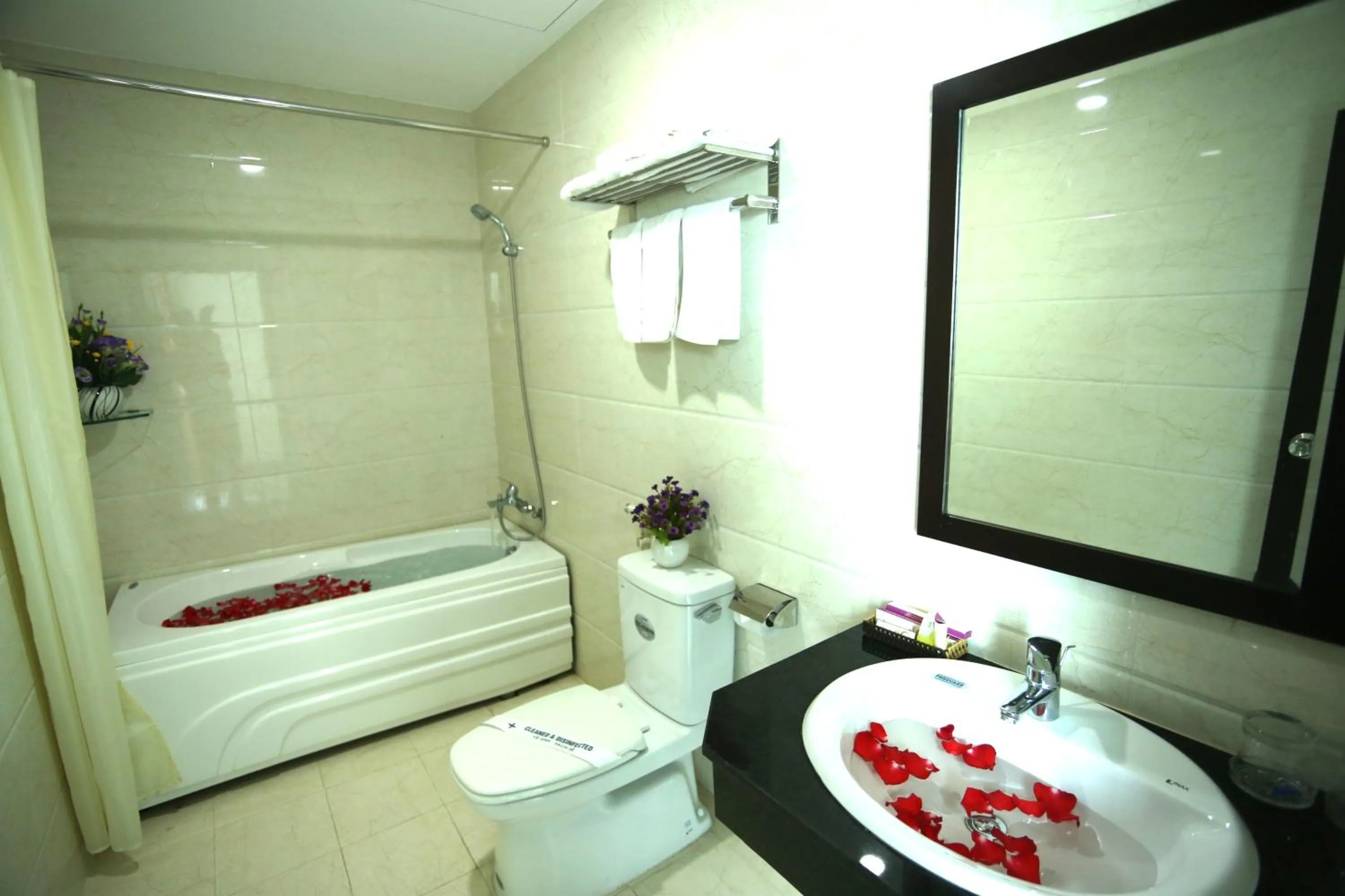 Bathroom in Huong Son Hotel Da Nang