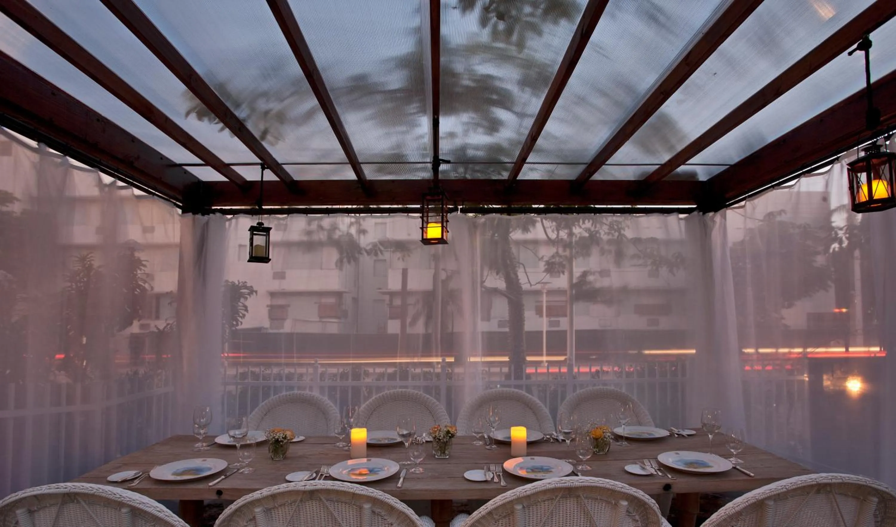 Restaurant/places to eat in Cadet Hotel