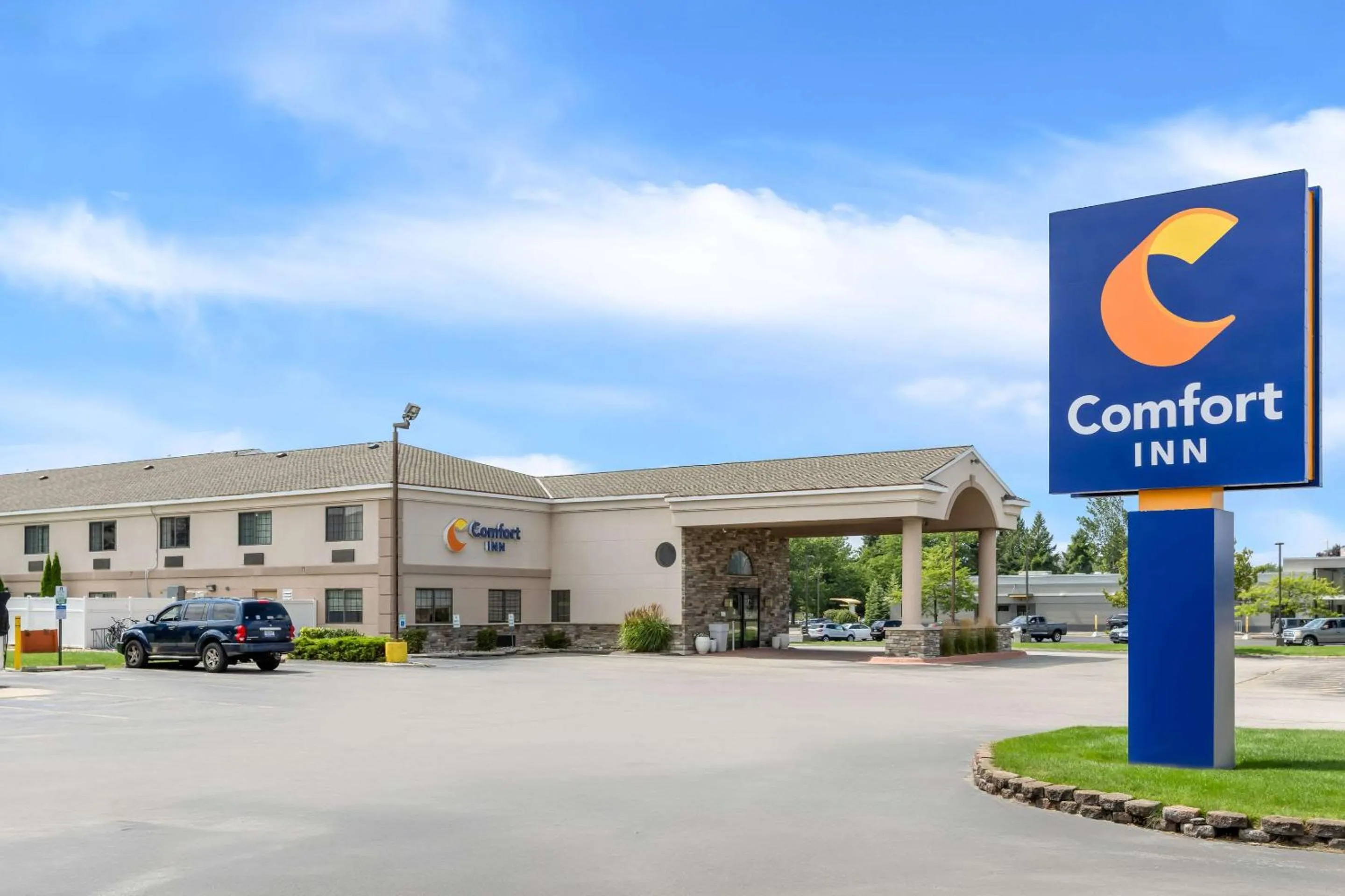 Property building in Comfort Inn & Suites Ludington near US-10