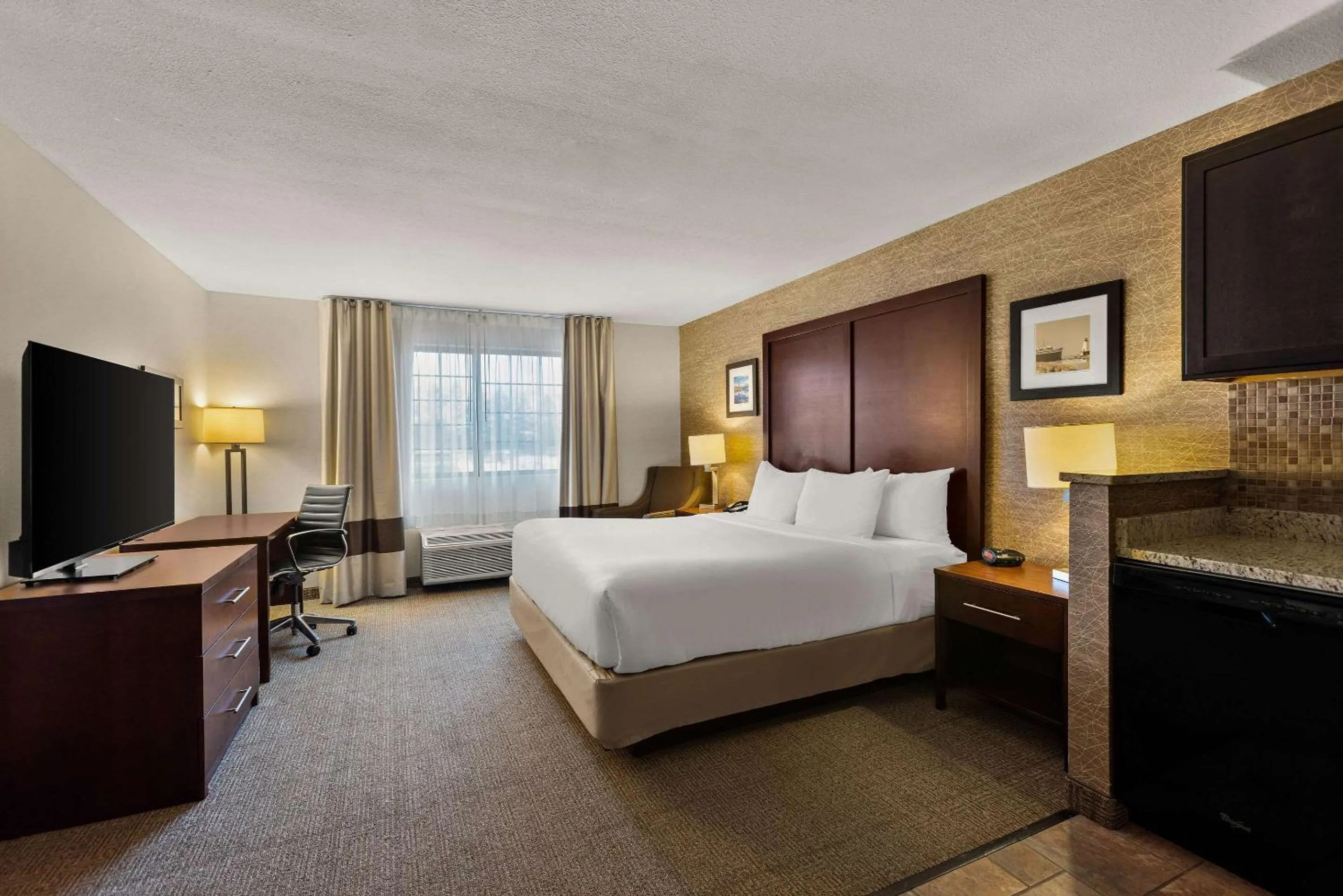 Bedroom, Bed in Comfort Inn & Suites Ludington near US-10