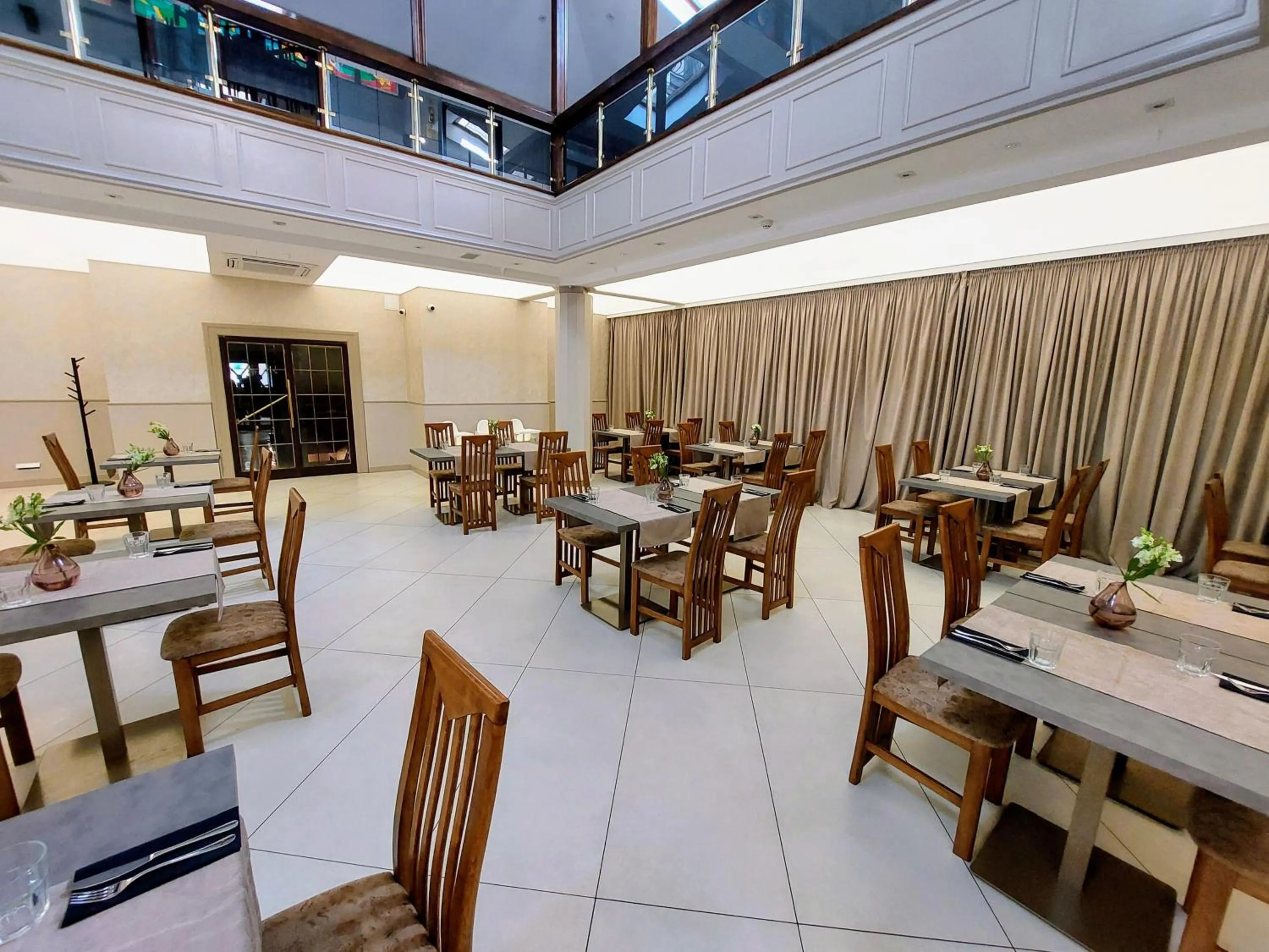 Food in 70s Guest room