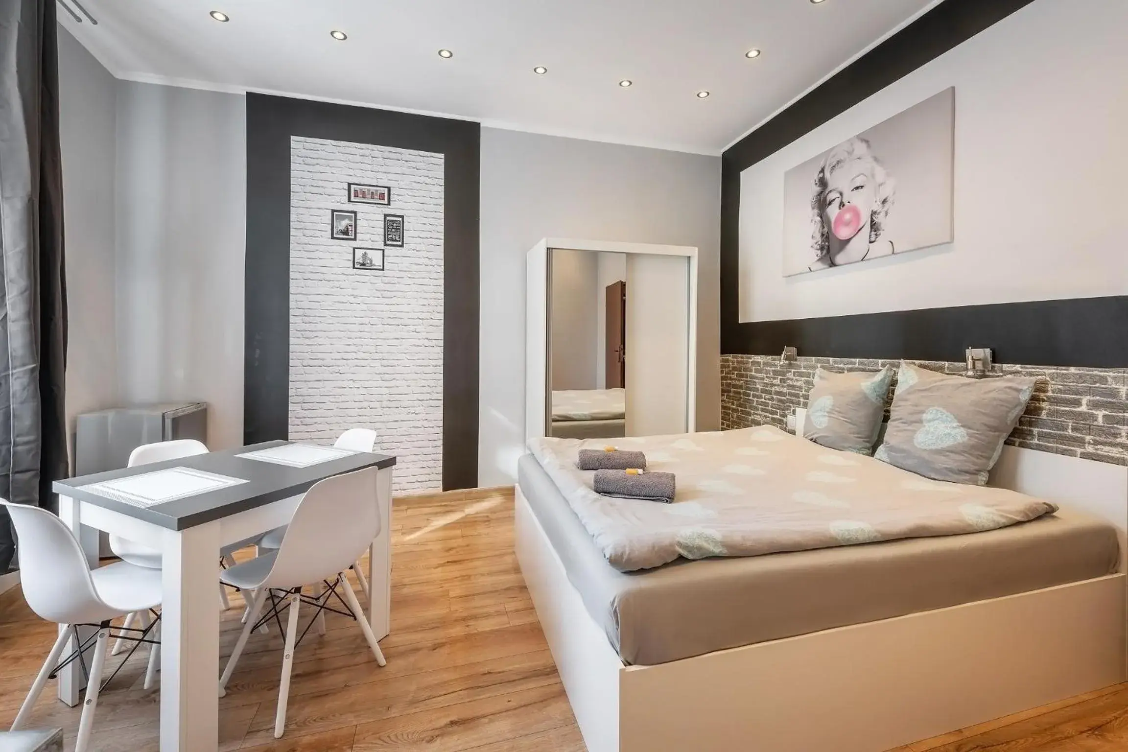 70s Guest room 70s Guest room