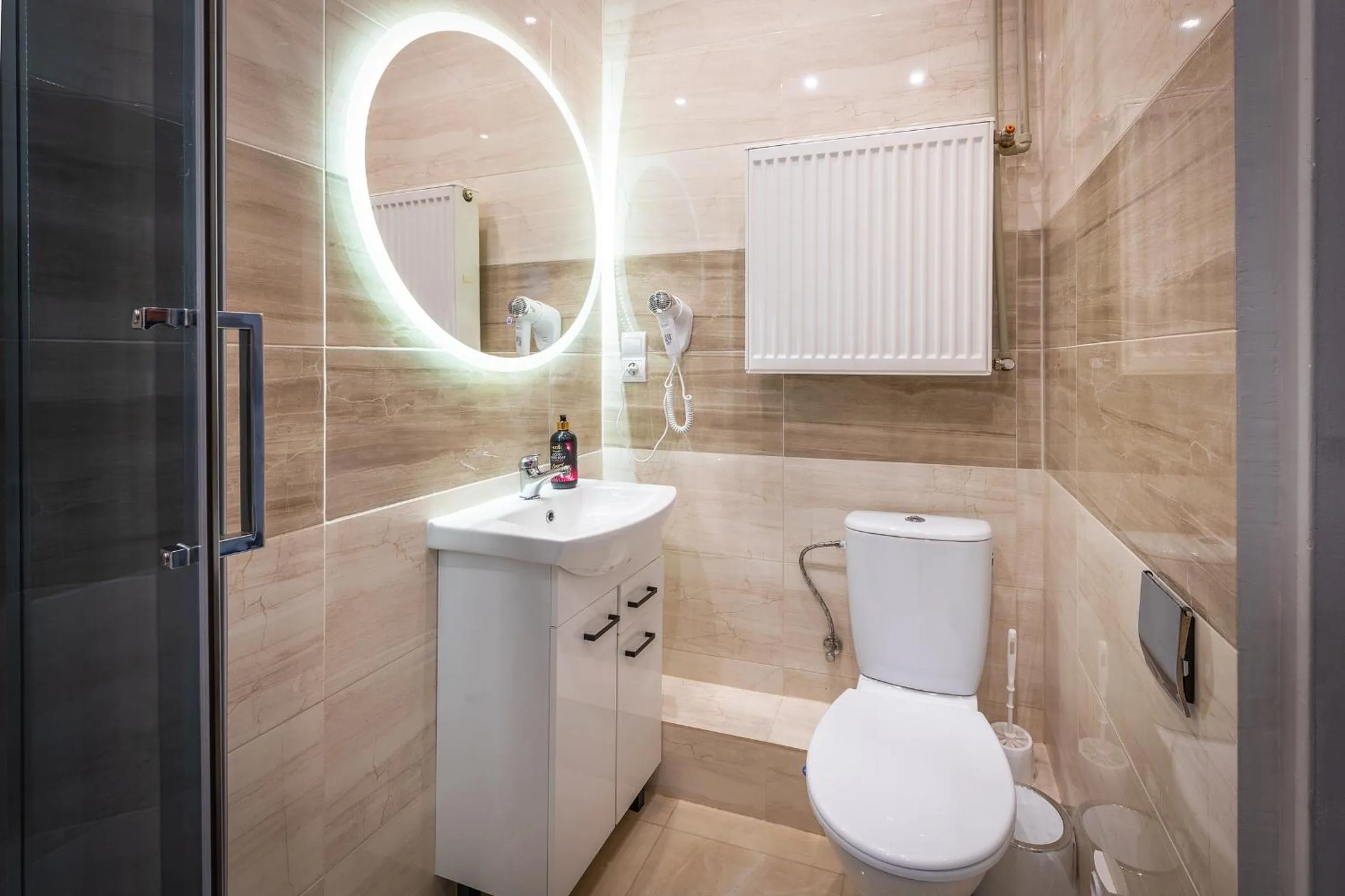 Shower in 70s Guest room