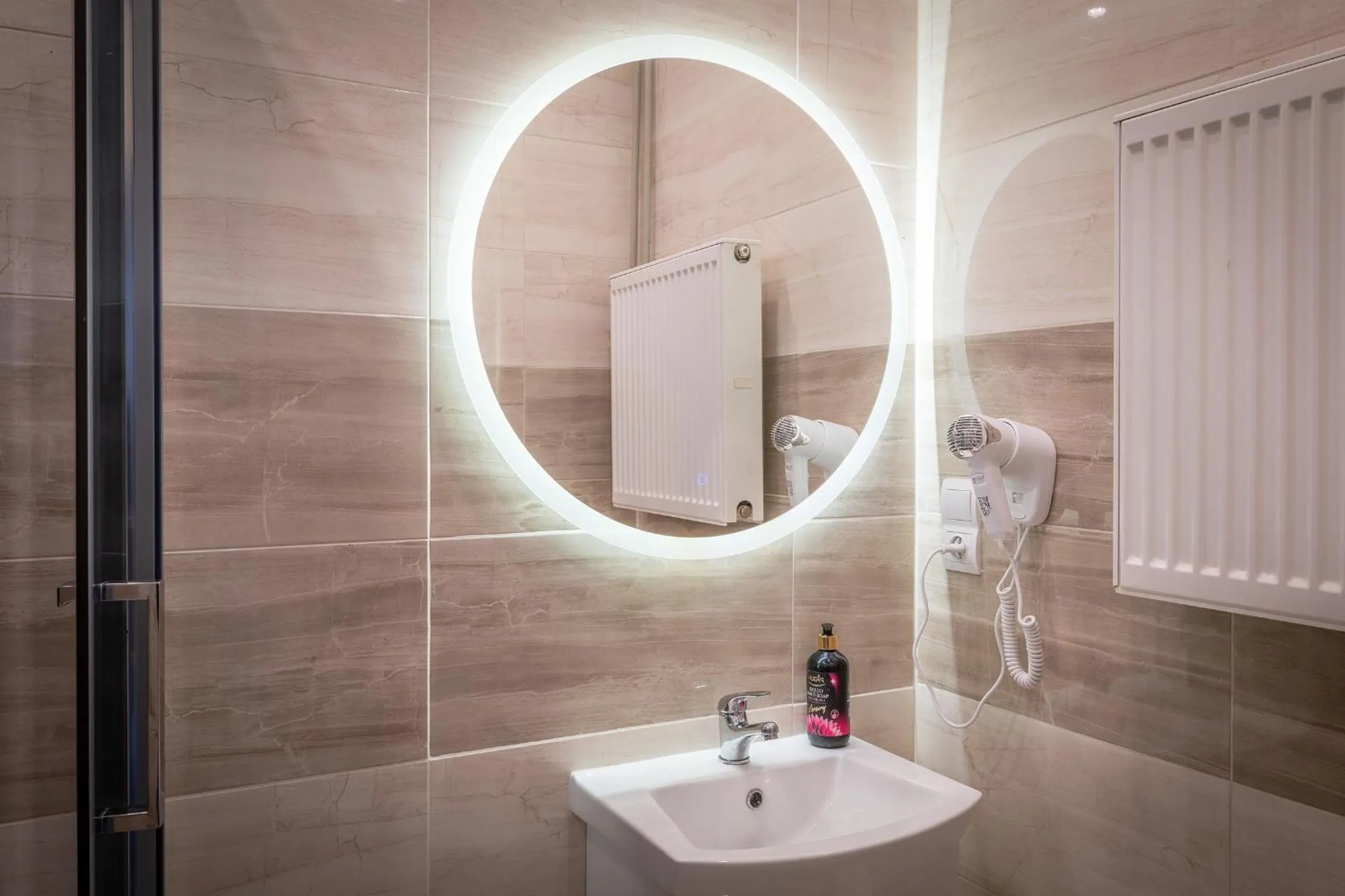 Shower in 70s Guest room
