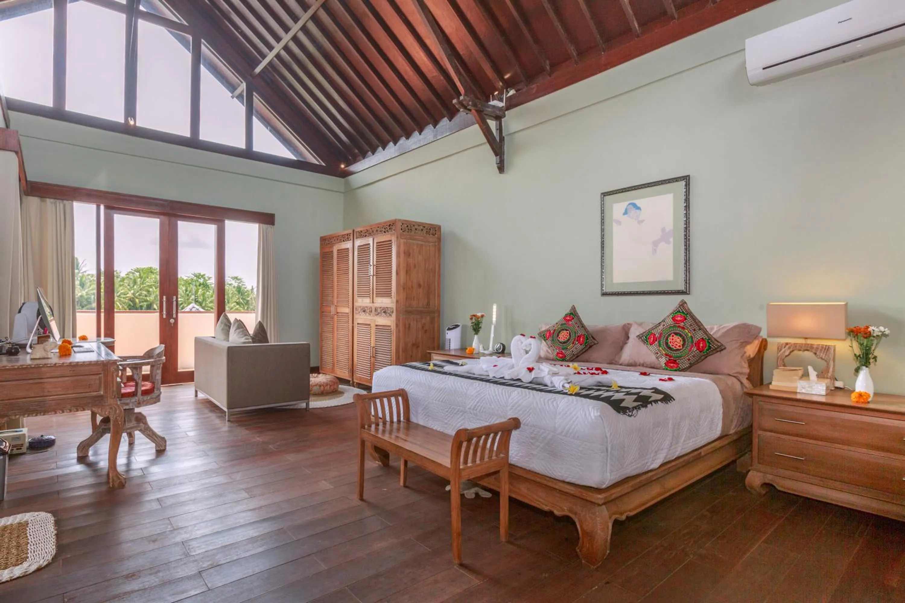 Photo of the whole room, Bed in Solo Villas & Retreat