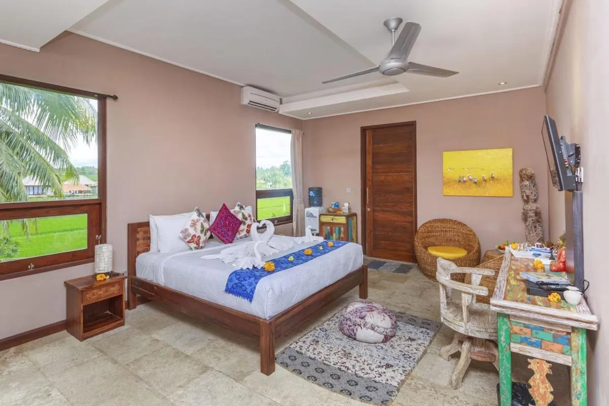 Bed in Solo Villas & Retreat