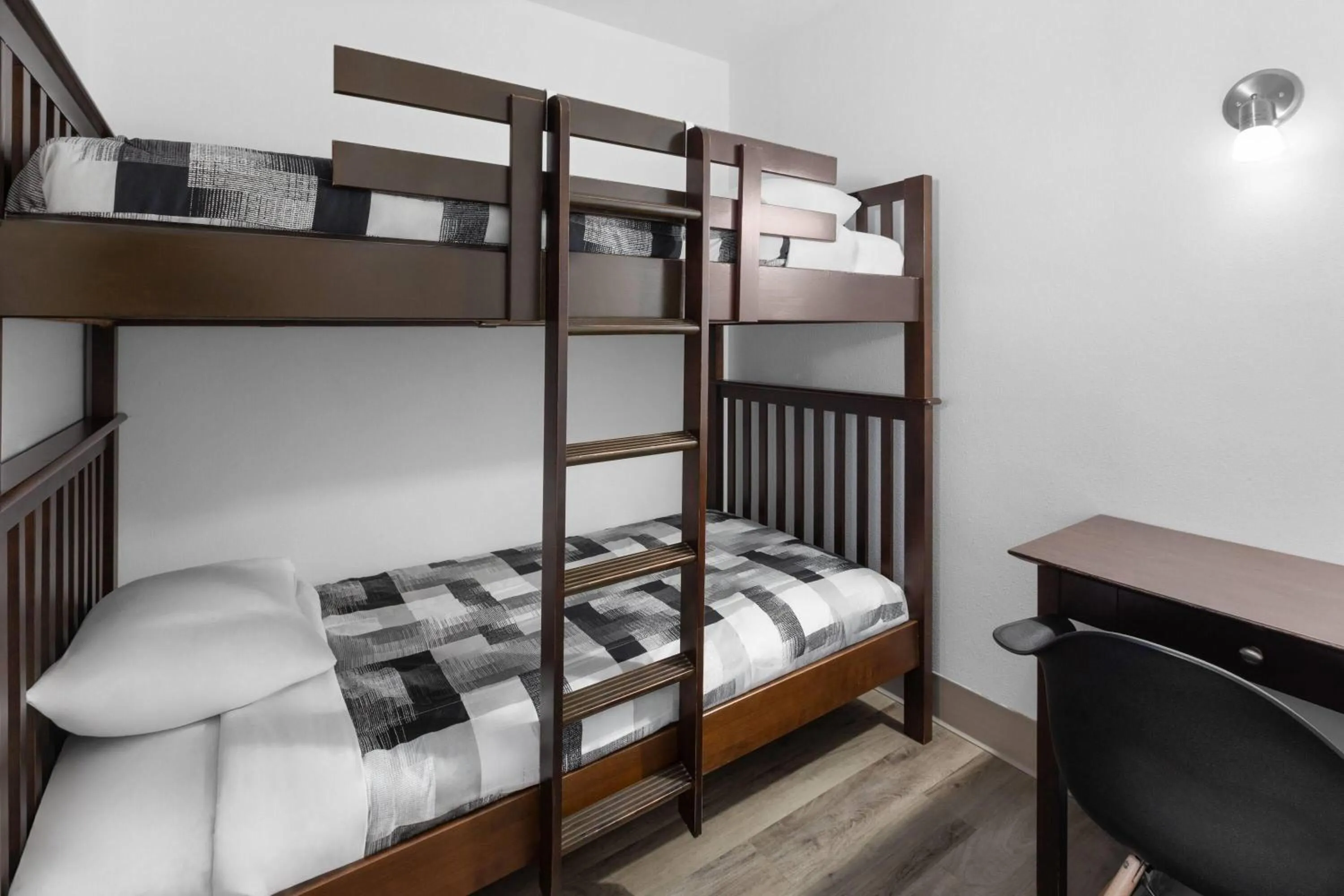 Photo of the whole room, Bed in Super 8 by Wyndham Quebec City