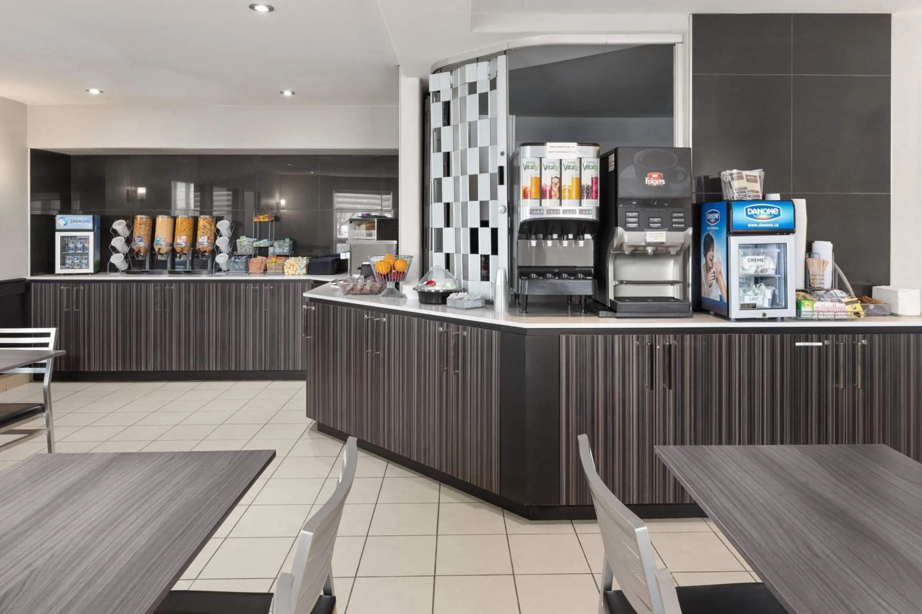 Breakfast in Super 8 by Wyndham Quebec City