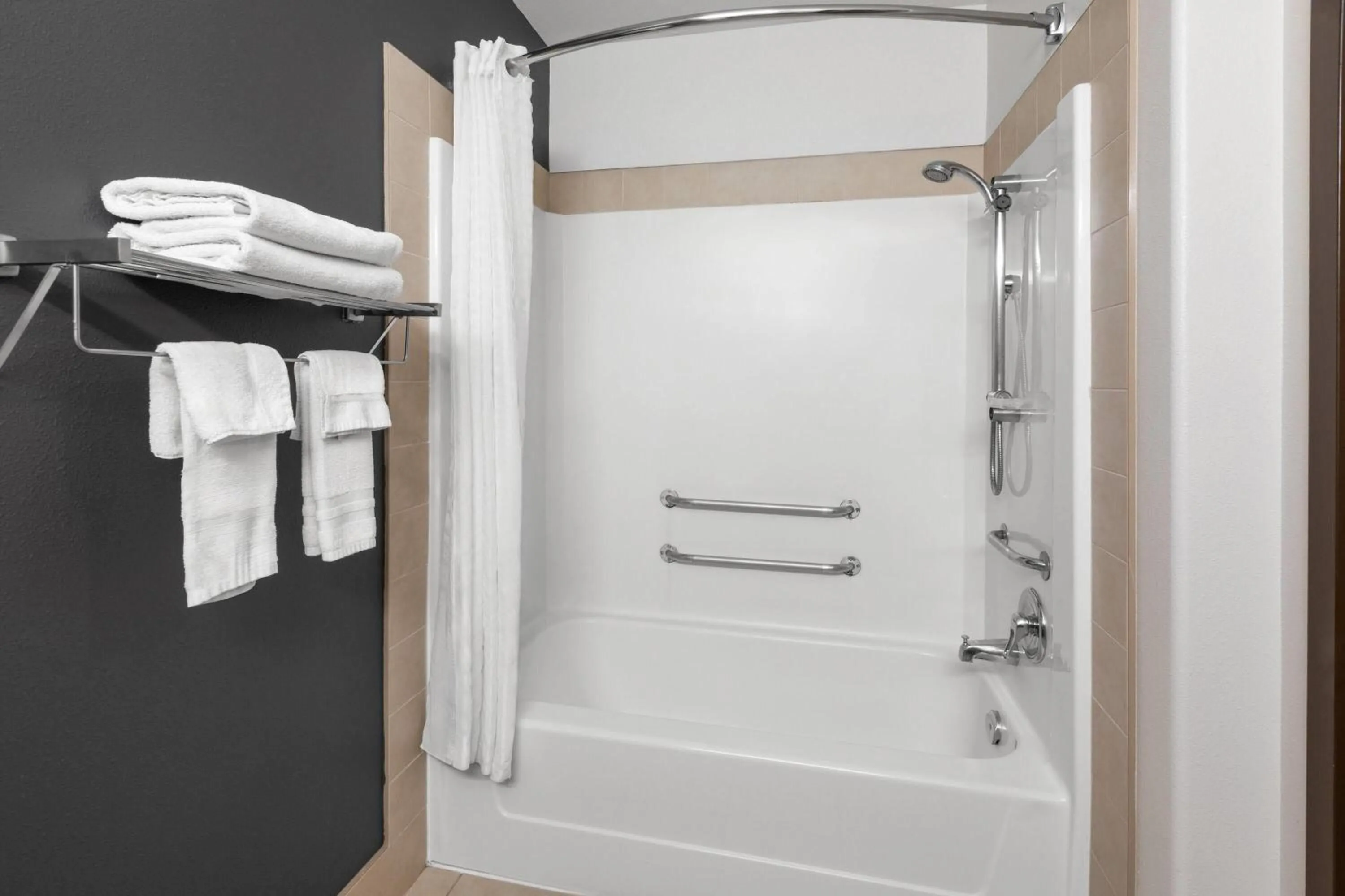 Bathroom in Super 8 by Wyndham Quebec City