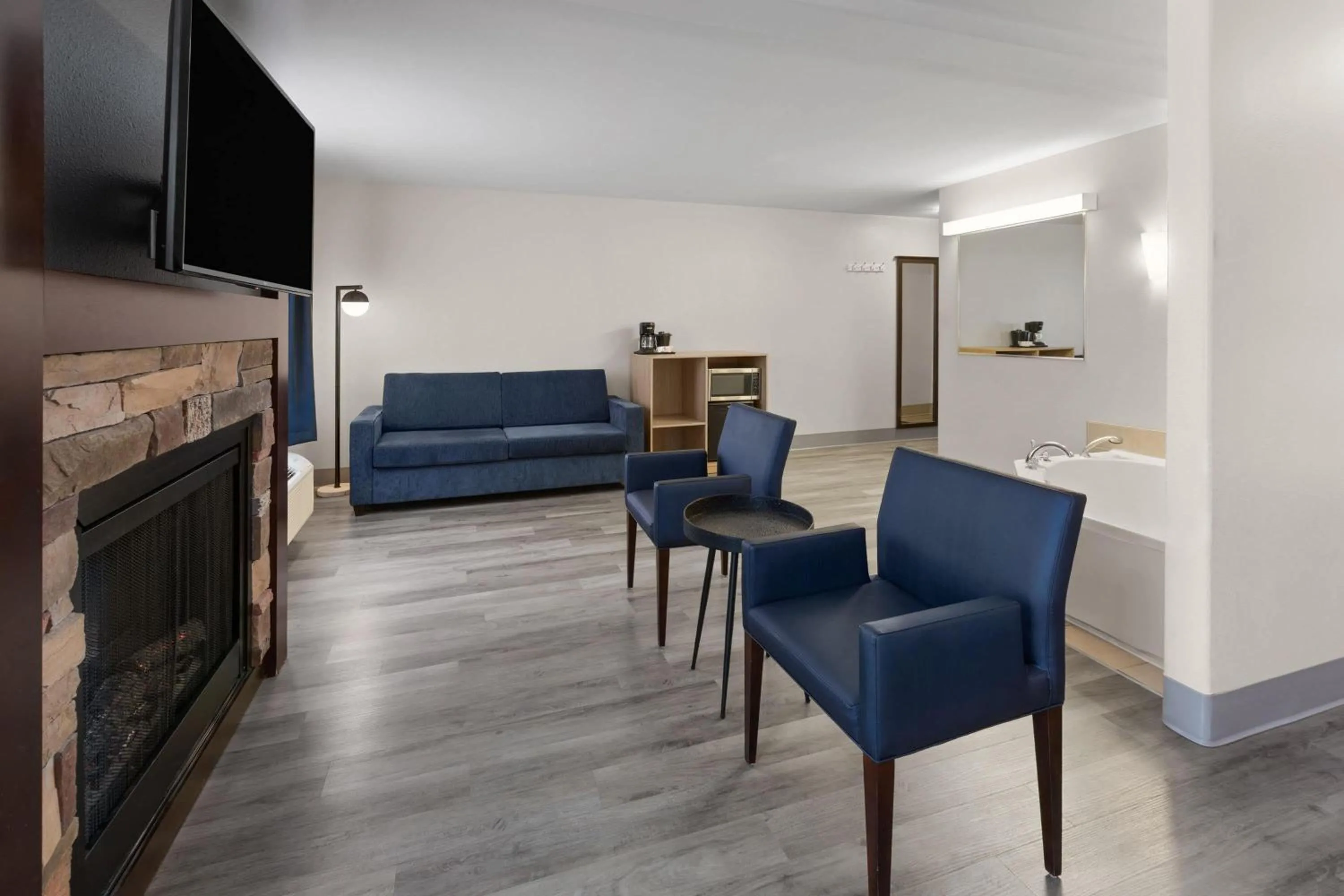 Bath in Super 8 by Wyndham Quebec City