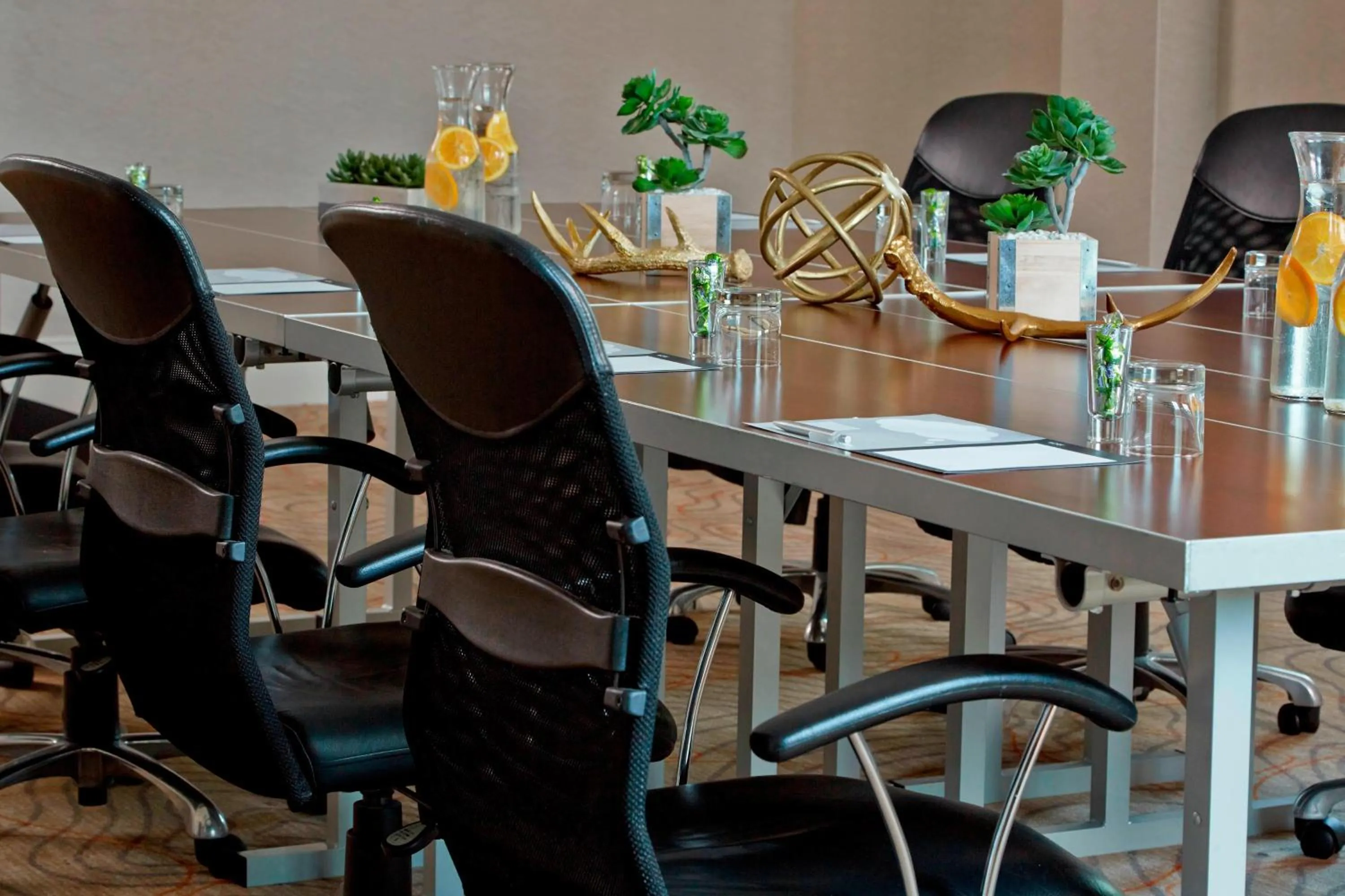 Meeting/conference room in Renaissance Orlando Airport Hotel