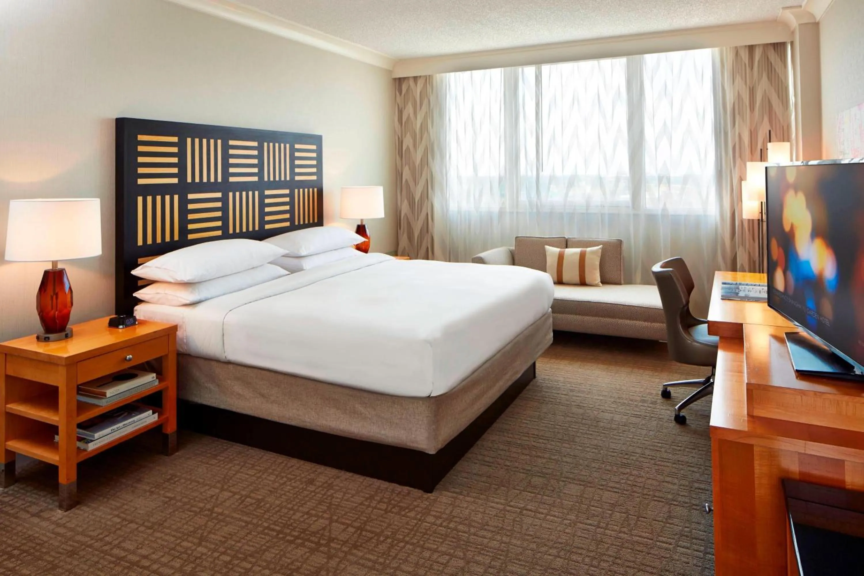 Photo of the whole room, Bed in Renaissance Orlando Airport Hotel