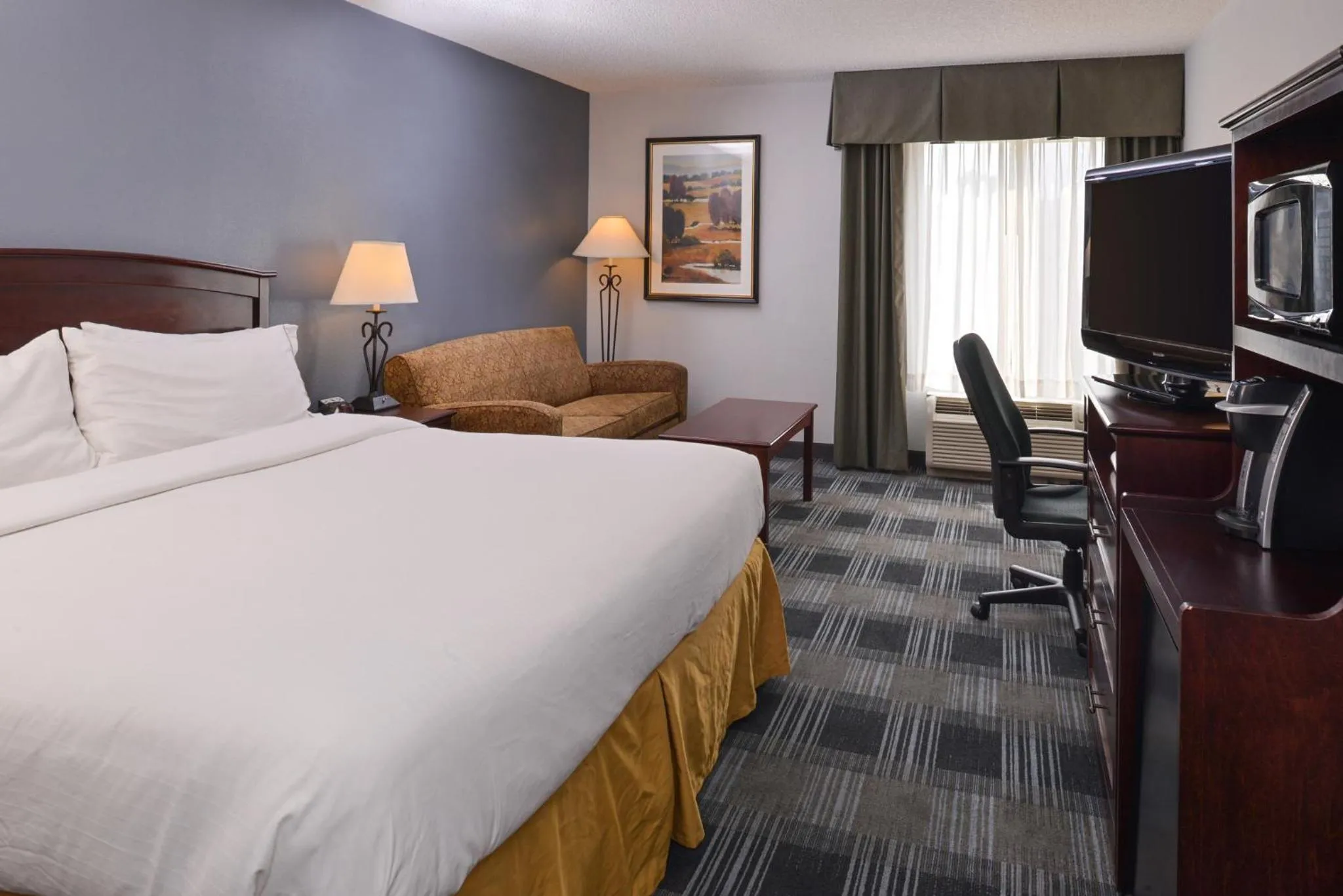 Photo of the whole room, Bed in Holiday Inn Express La Junta by IHG