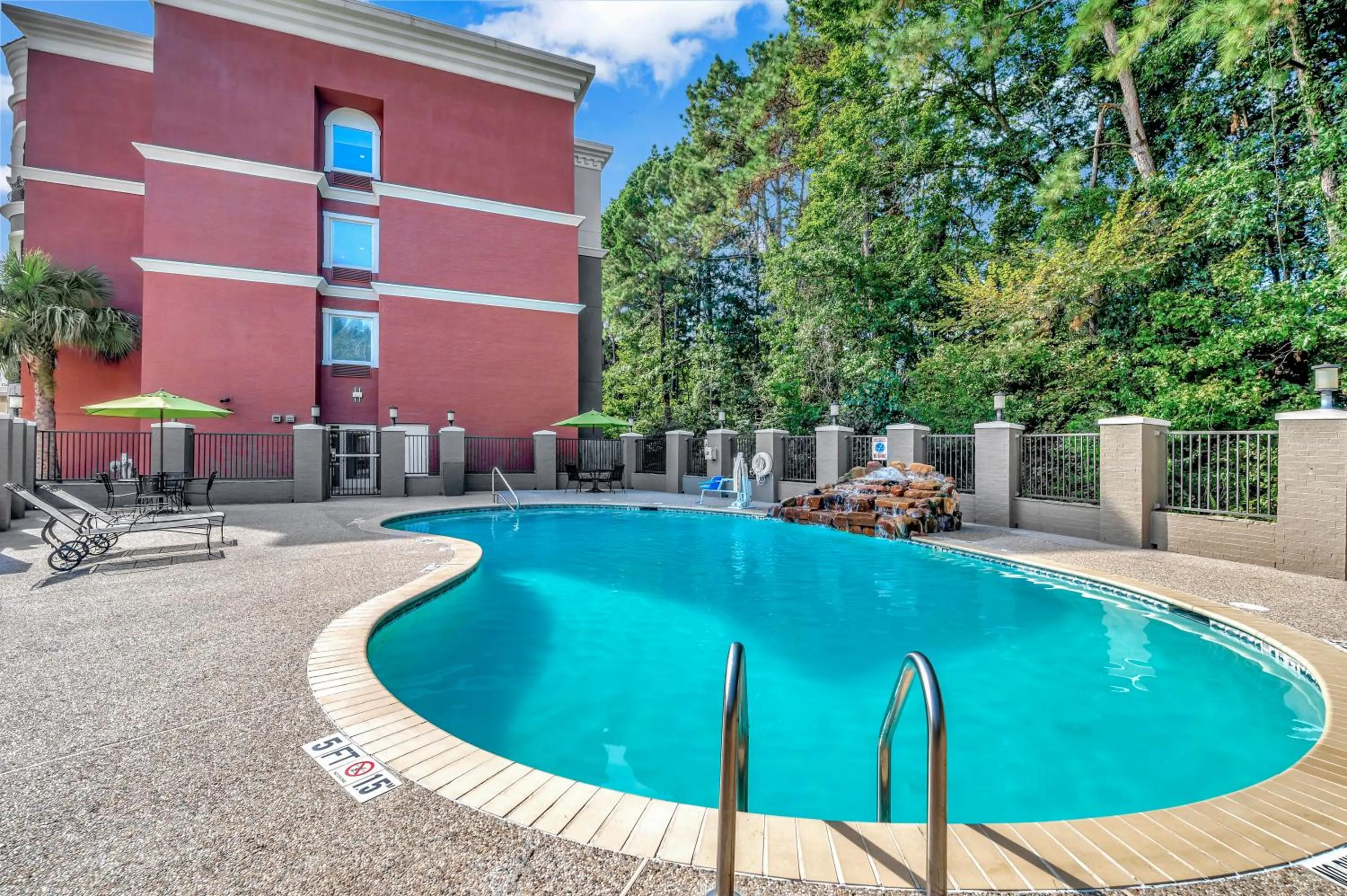 Swimming pool in Holiday Inn Express Hotel & Suites Lufkin South by IHG