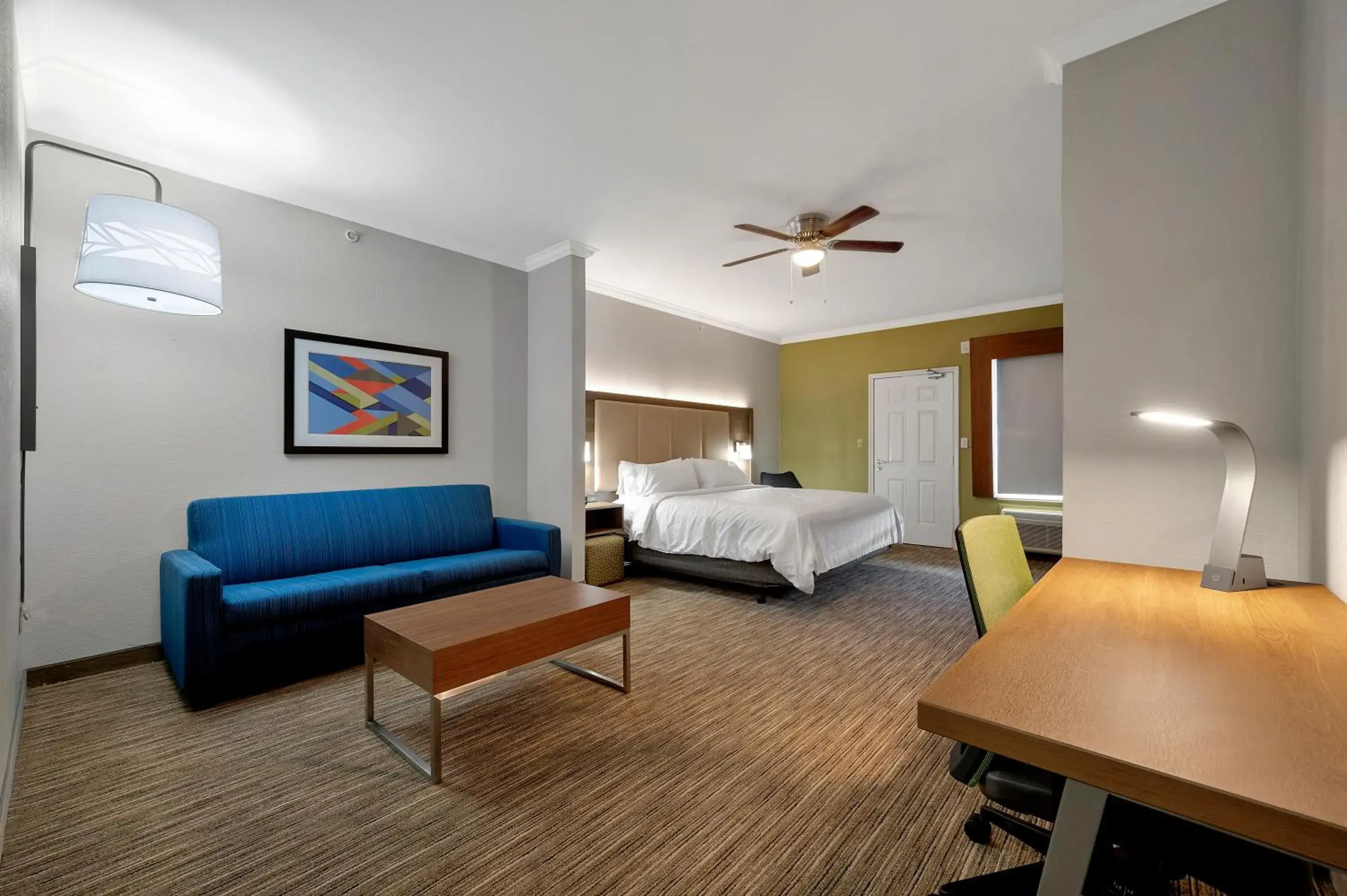 Photo of the whole room, Bed in Holiday Inn Express Hotel & Suites Lufkin South by IHG Photo of the whole room, Bed in Holiday Inn Express Hotel & Suites Lufkin South by IHG