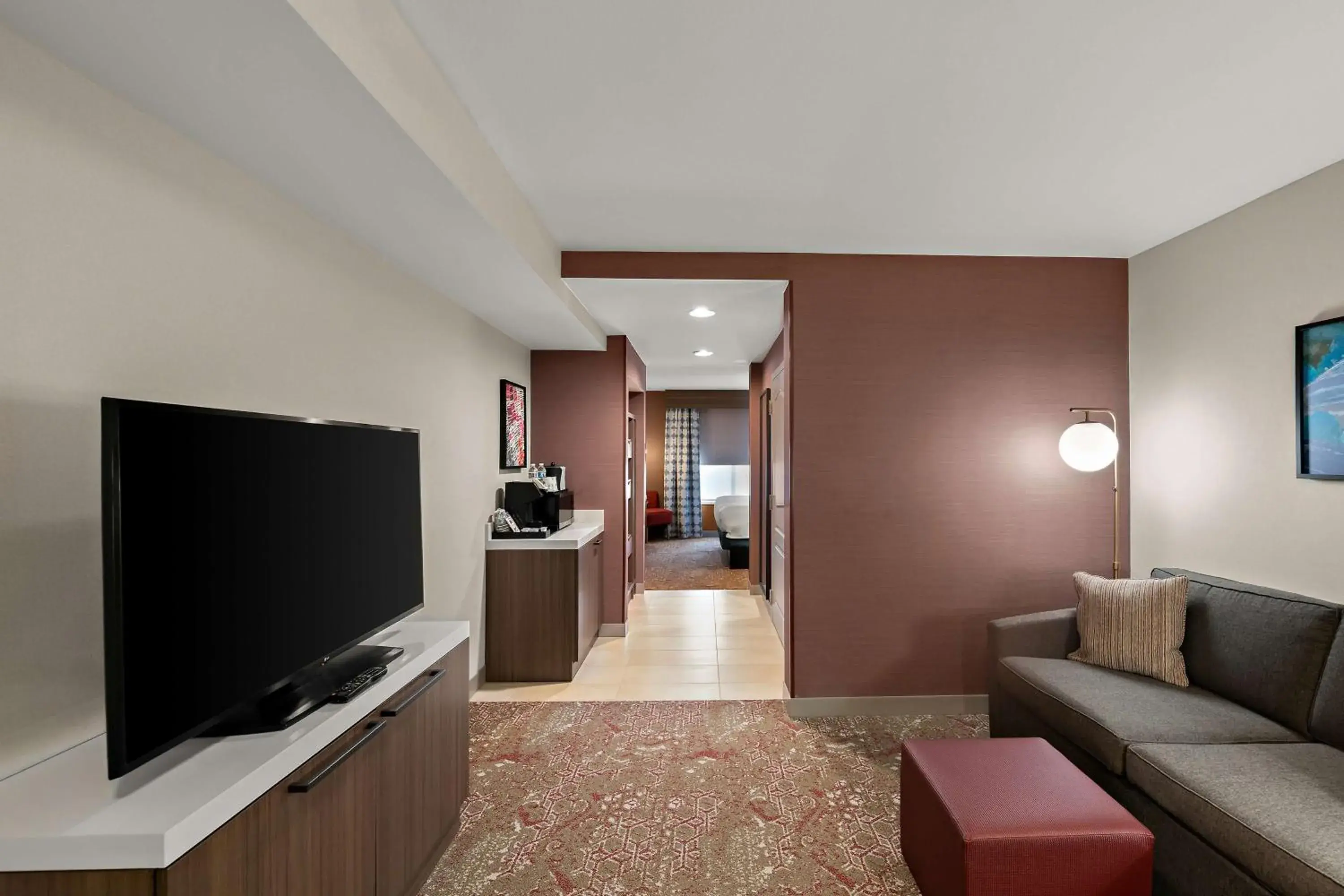 Junior King Suite with Seating Area in Hilton Garden Inn Omaha East/Council Bluffs Junior King Suite with Seating Area in Hilton Garden Inn Omaha East/Council Bluffs