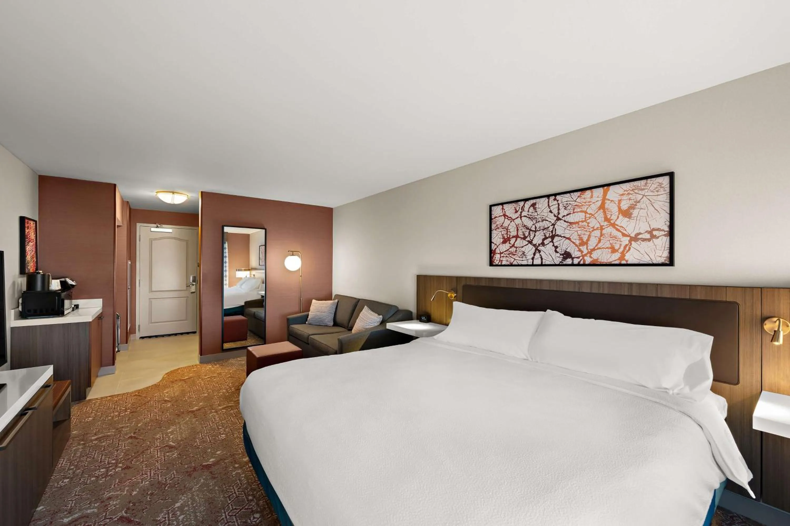 Living room, Bed in Hilton Garden Inn Omaha East/Council Bluffs
