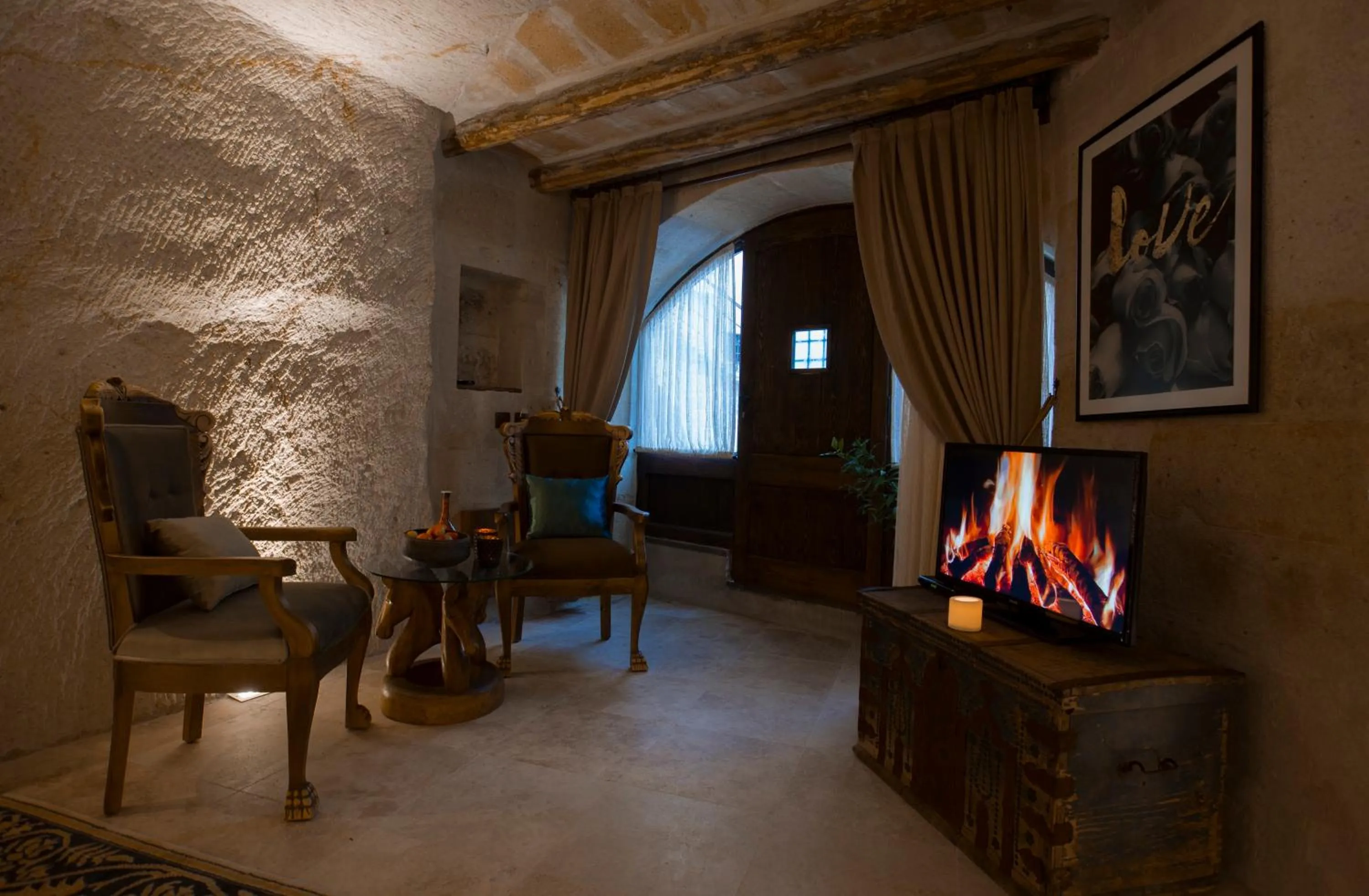 TV and multimedia in Asuwari Suites Cappadocia