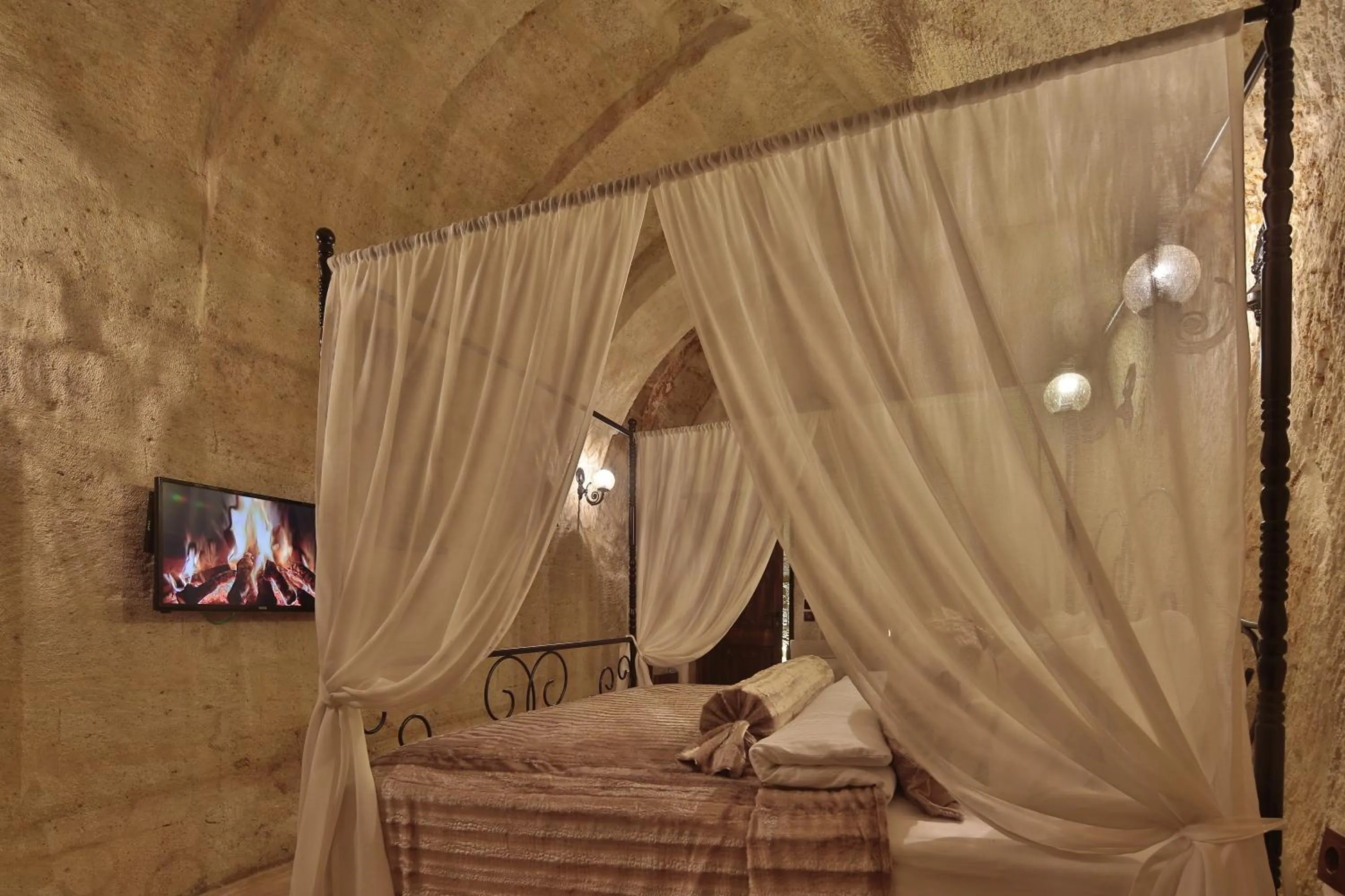 Bed in Asuwari Suites Cappadocia