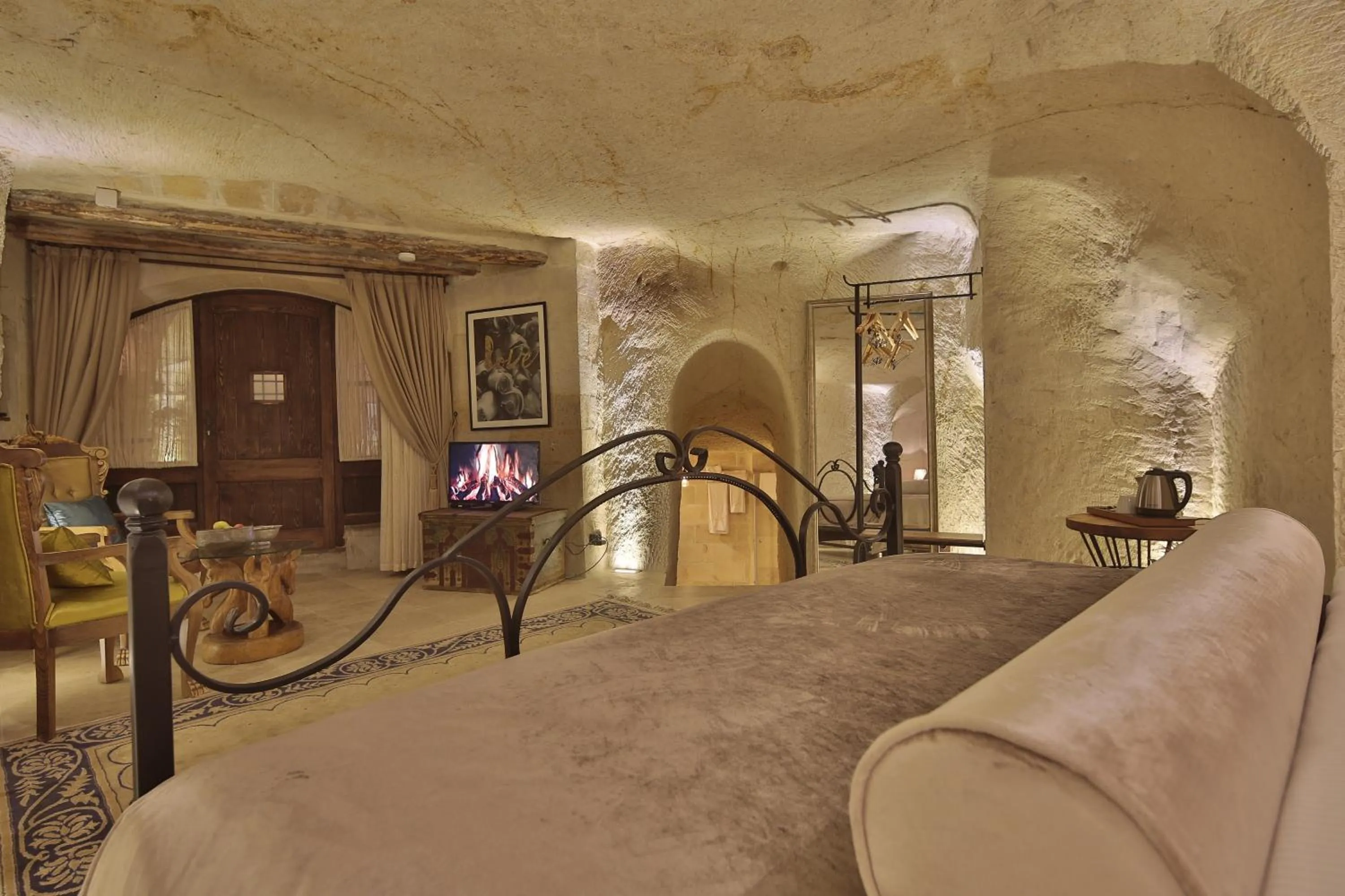 Bed in Asuwari Suites Cappadocia