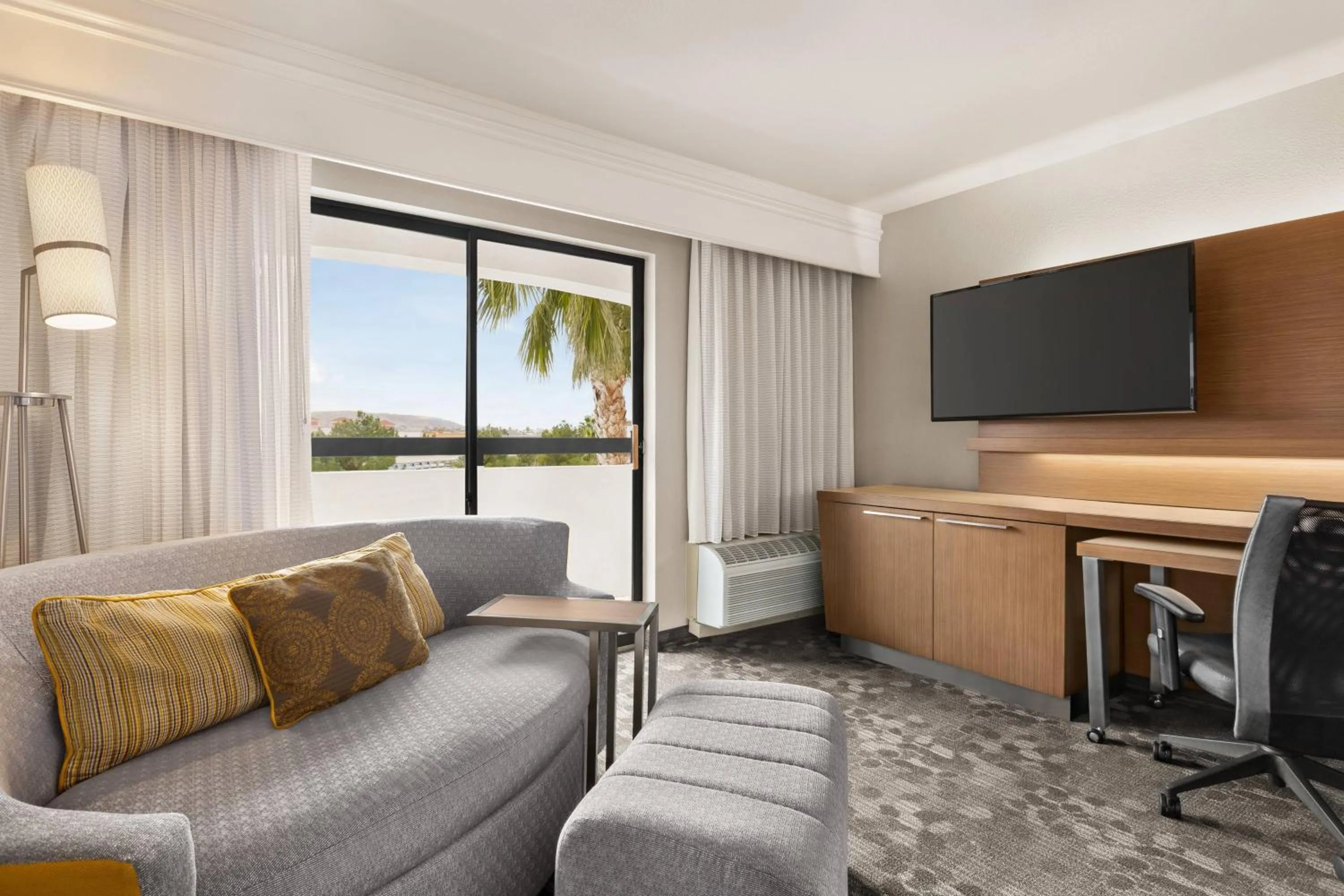 Photo of the whole room in Courtyard by Marriott Palmdale