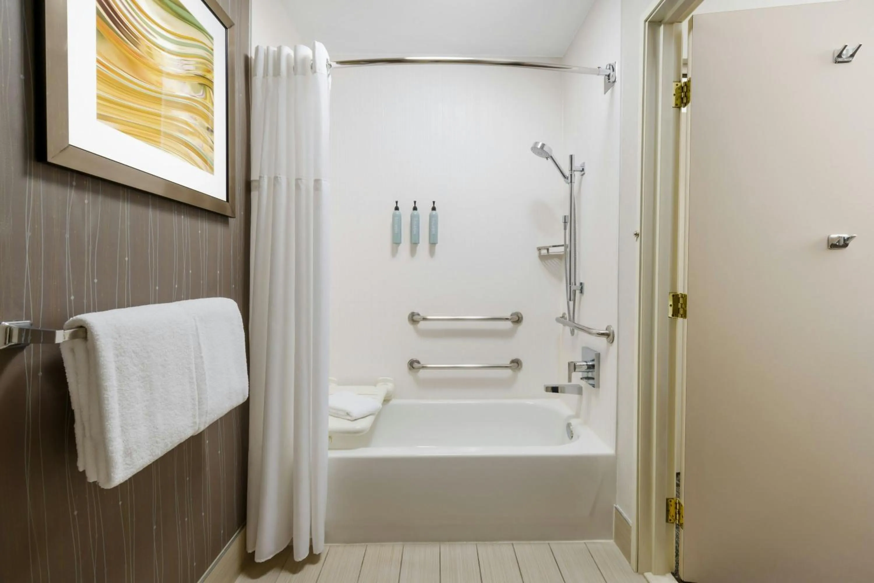 Bathroom in Courtyard by Marriott Palmdale