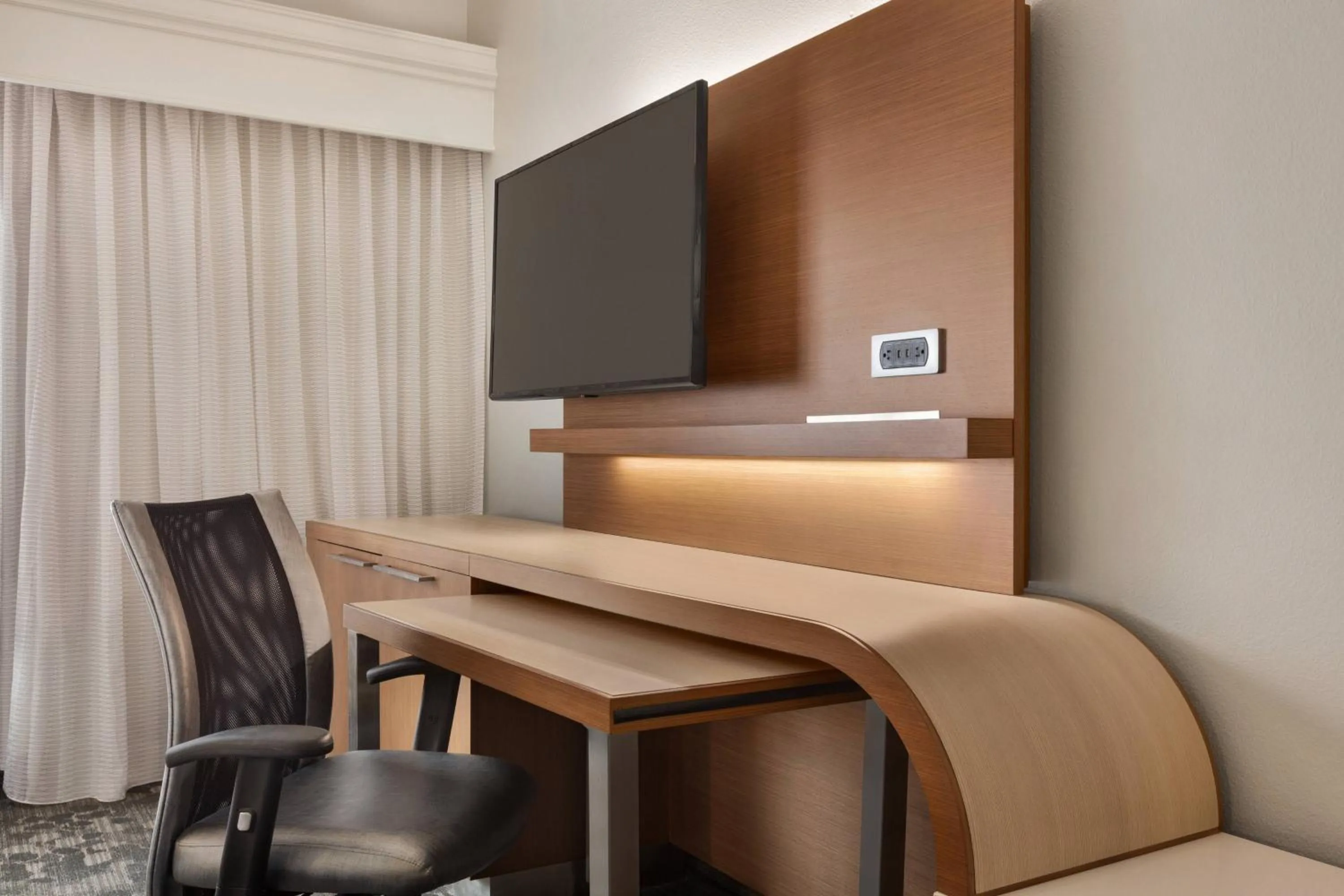 Photo of the whole room in Courtyard by Marriott Palmdale