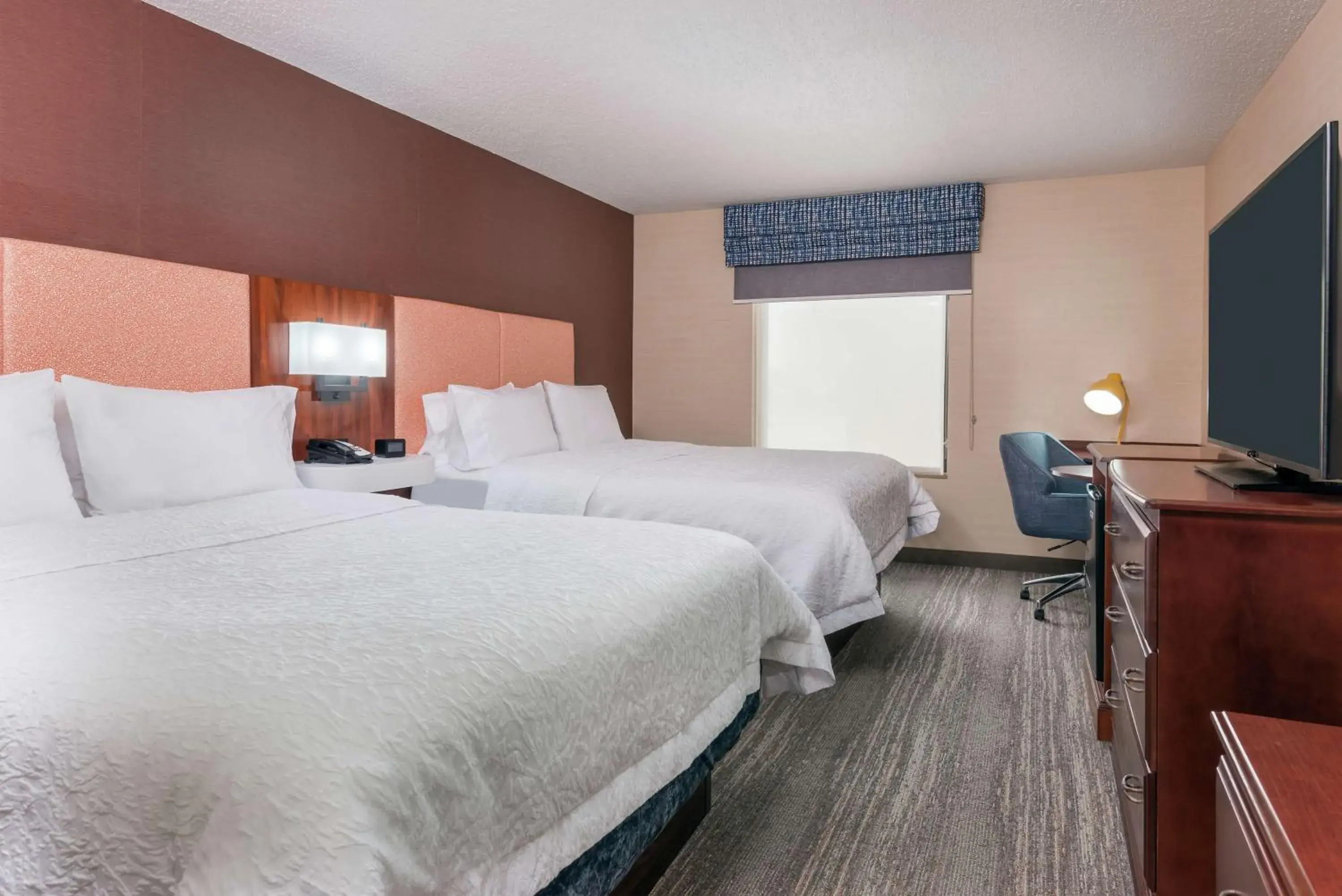 Bedroom, Bed in Hampton Inn Springfield South Enfield Bedroom, Bed in Hampton Inn Springfield South Enfield