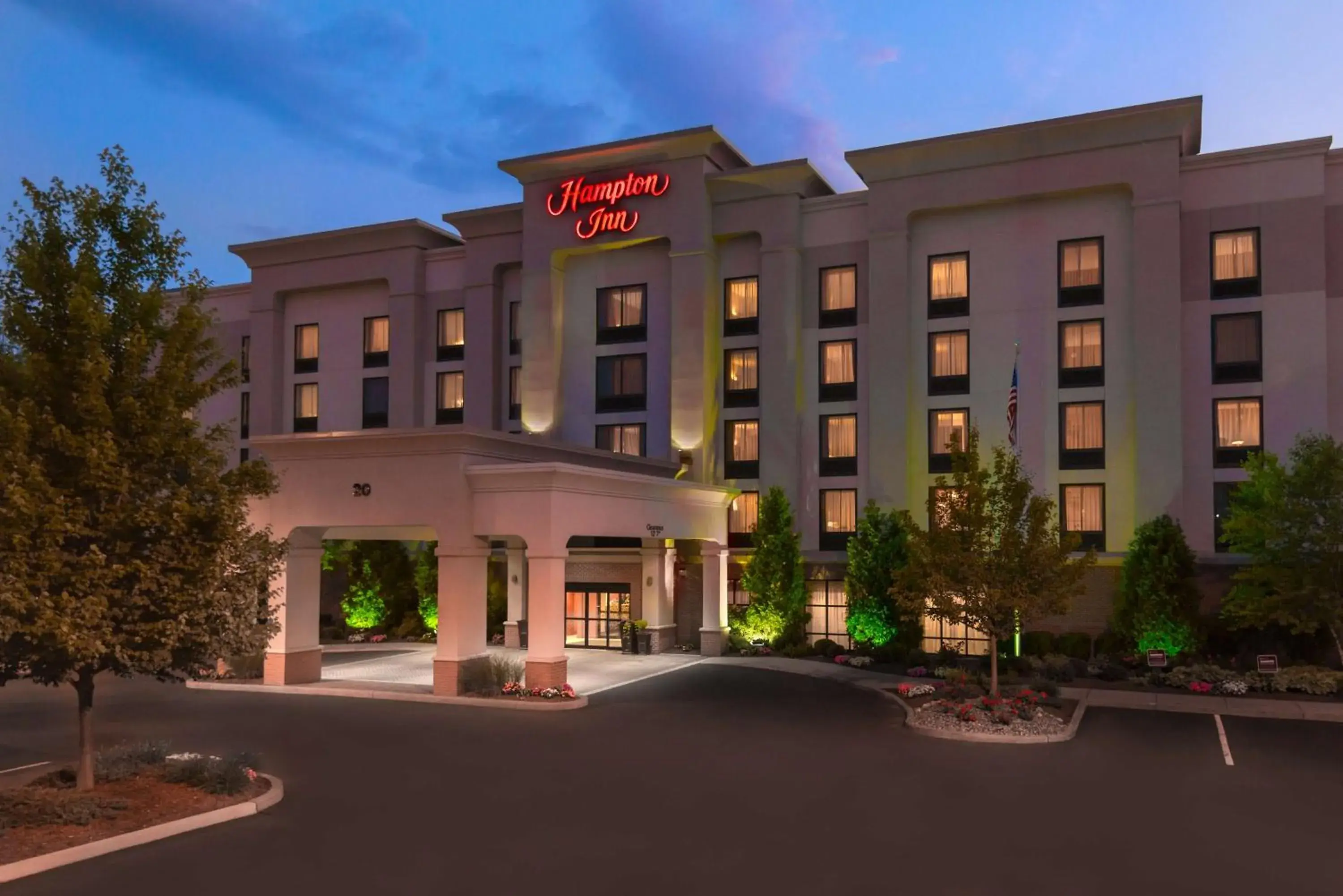 Property building in Hampton Inn Springfield South Enfield Property building in Hampton Inn Springfield South Enfield