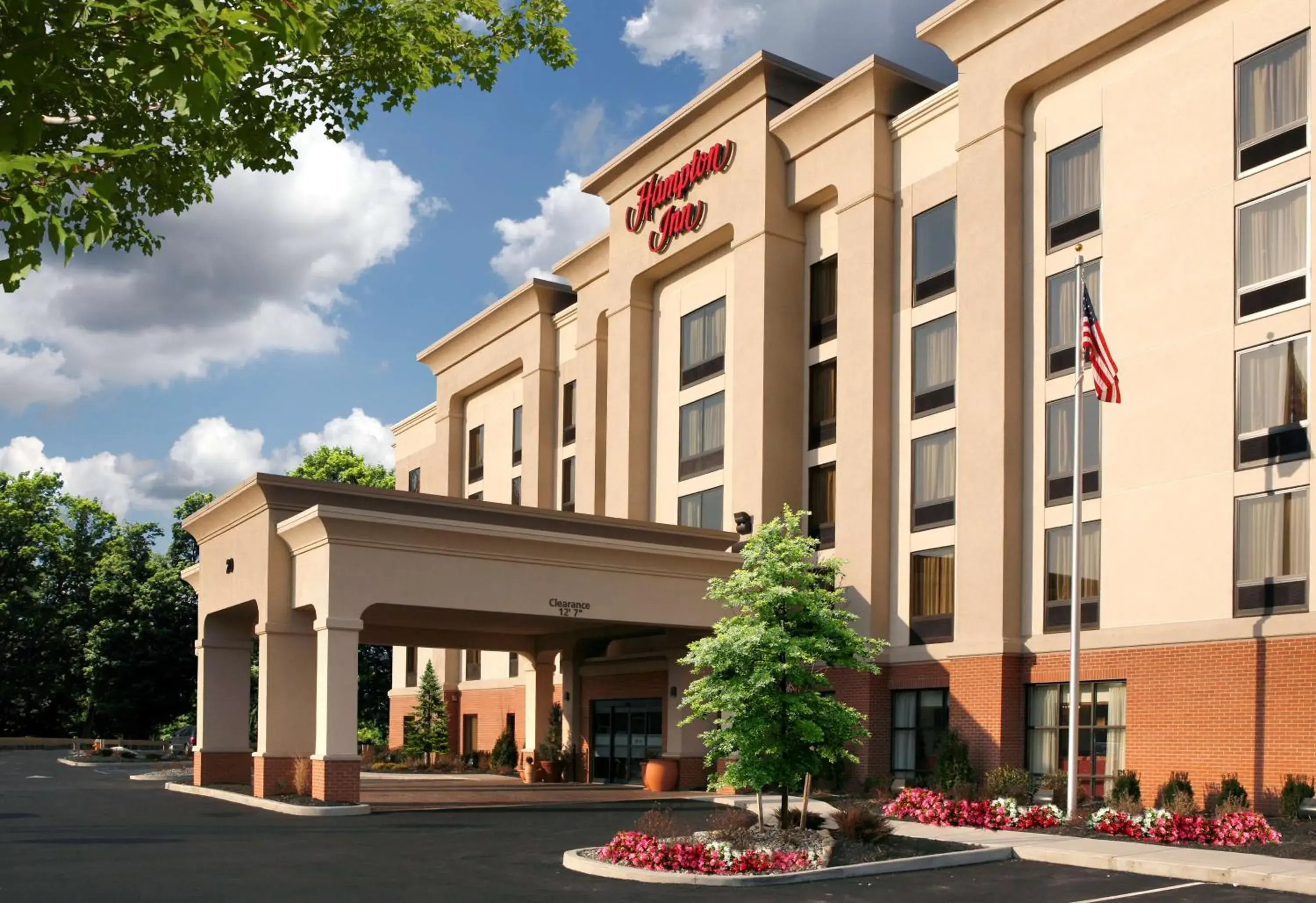Property building in Hampton Inn Springfield South Enfield Property building in Hampton Inn Springfield South Enfield