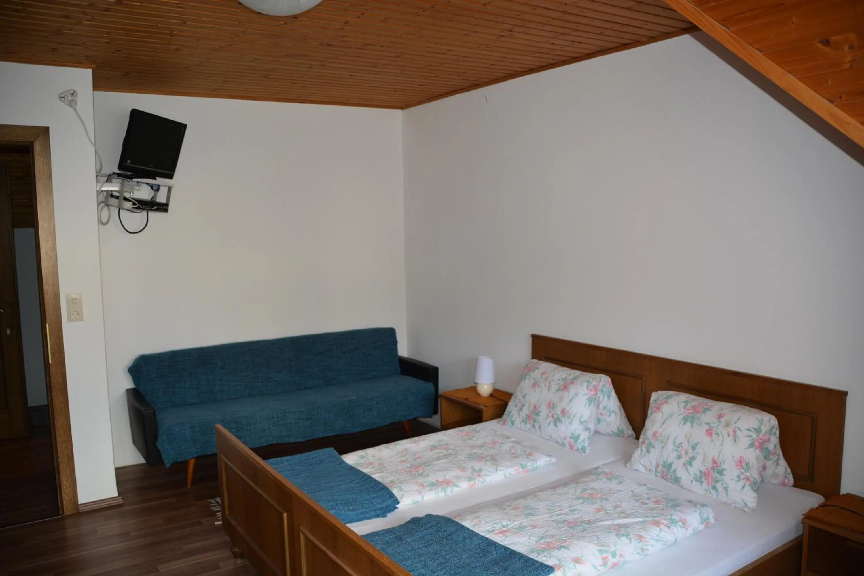 Photo of the whole room, Bed in Kronenwirt
