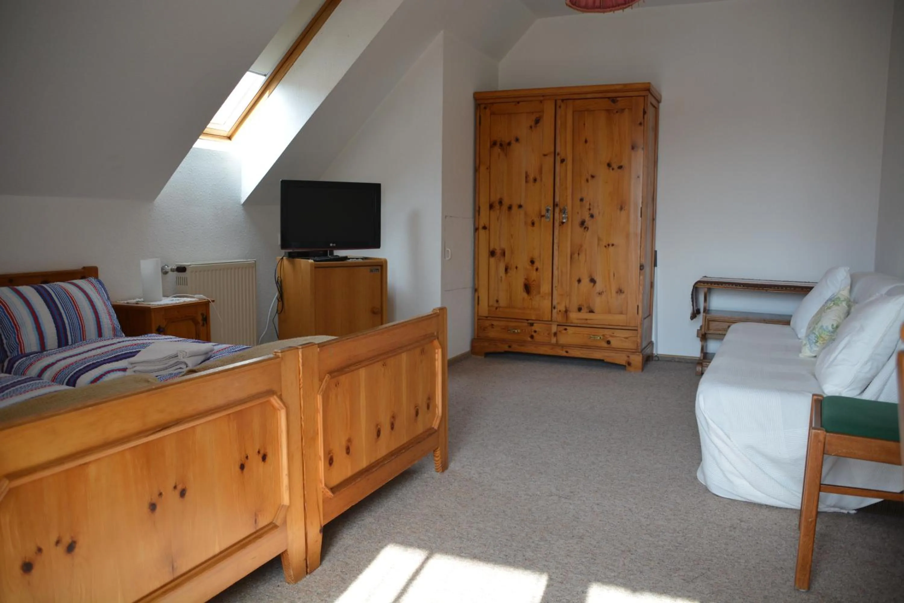 Photo of the whole room, Bed in Kronenwirt