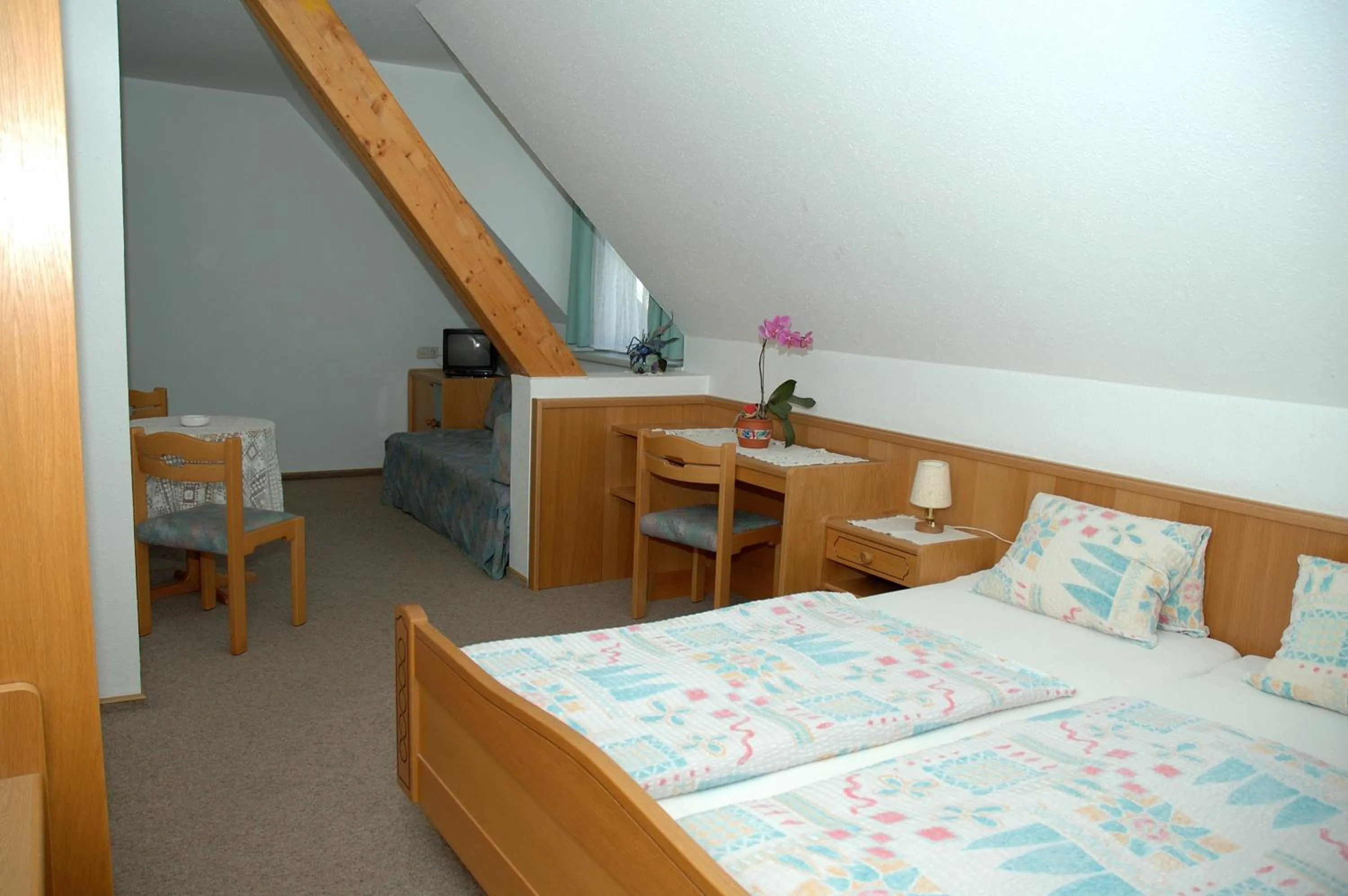 Photo of the whole room, Bed in Kronenwirt