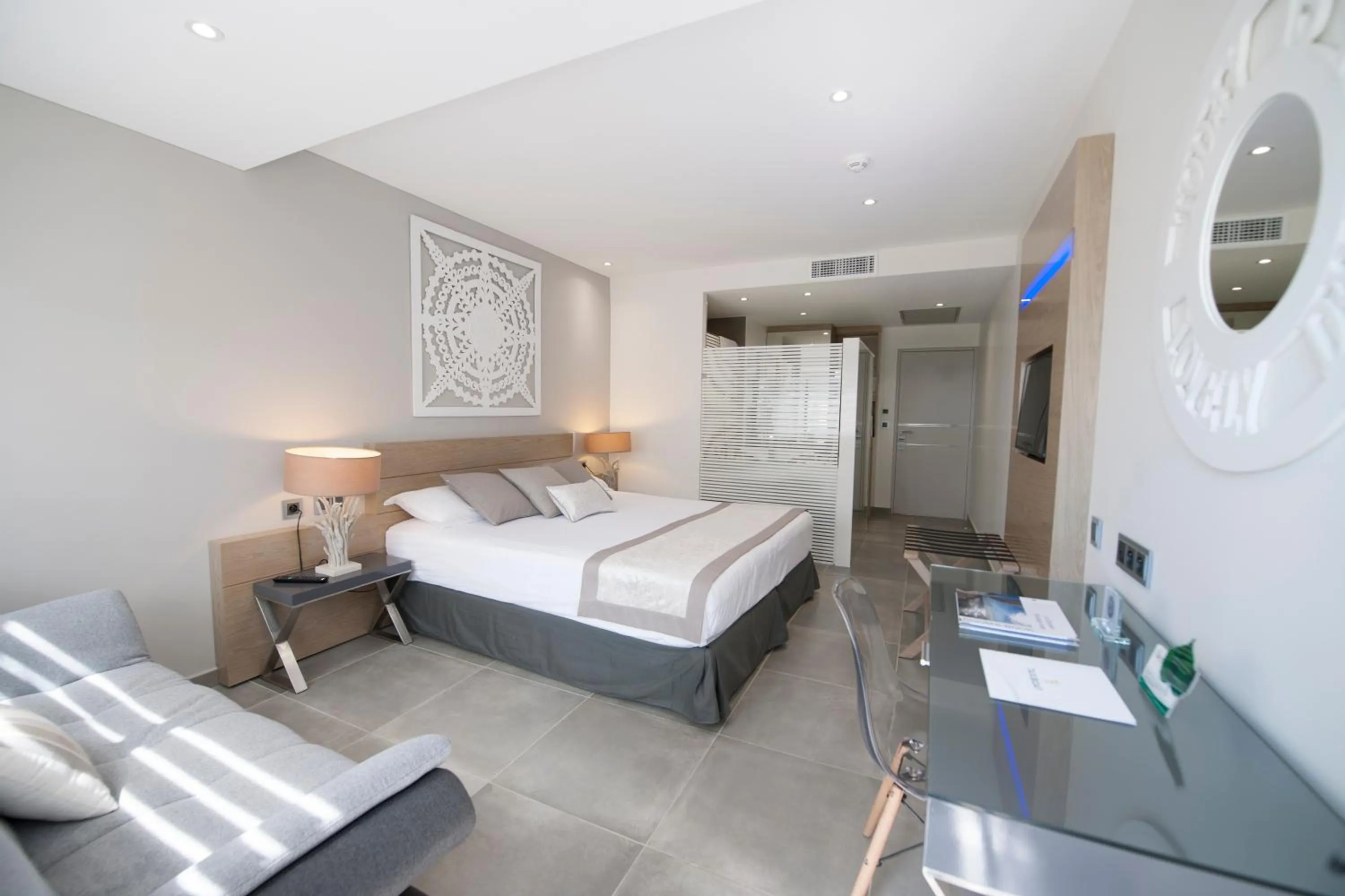 Property building, Bed in Le Spinaker