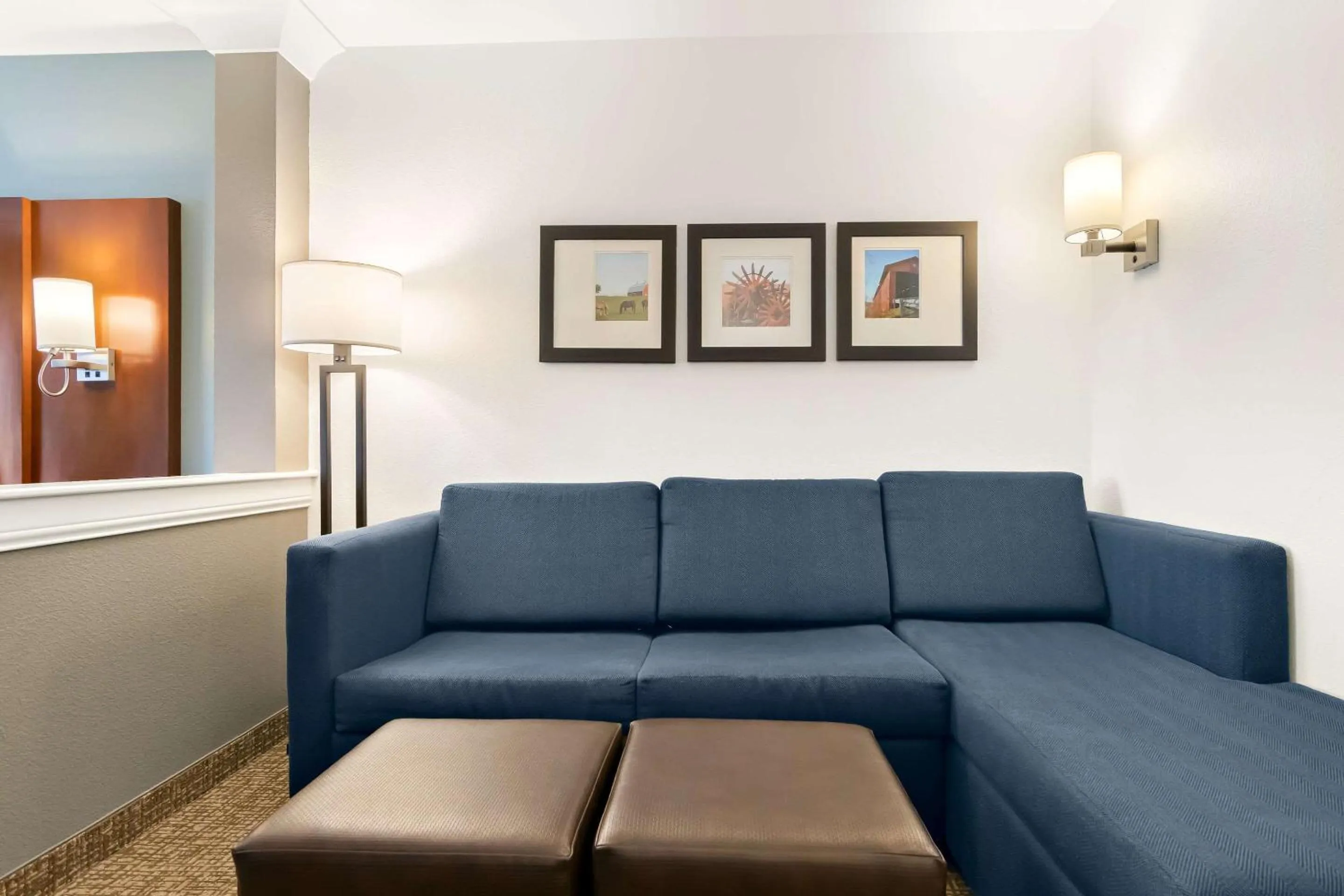 Bedroom in Comfort Suites Rensselaer near Fair Oaks