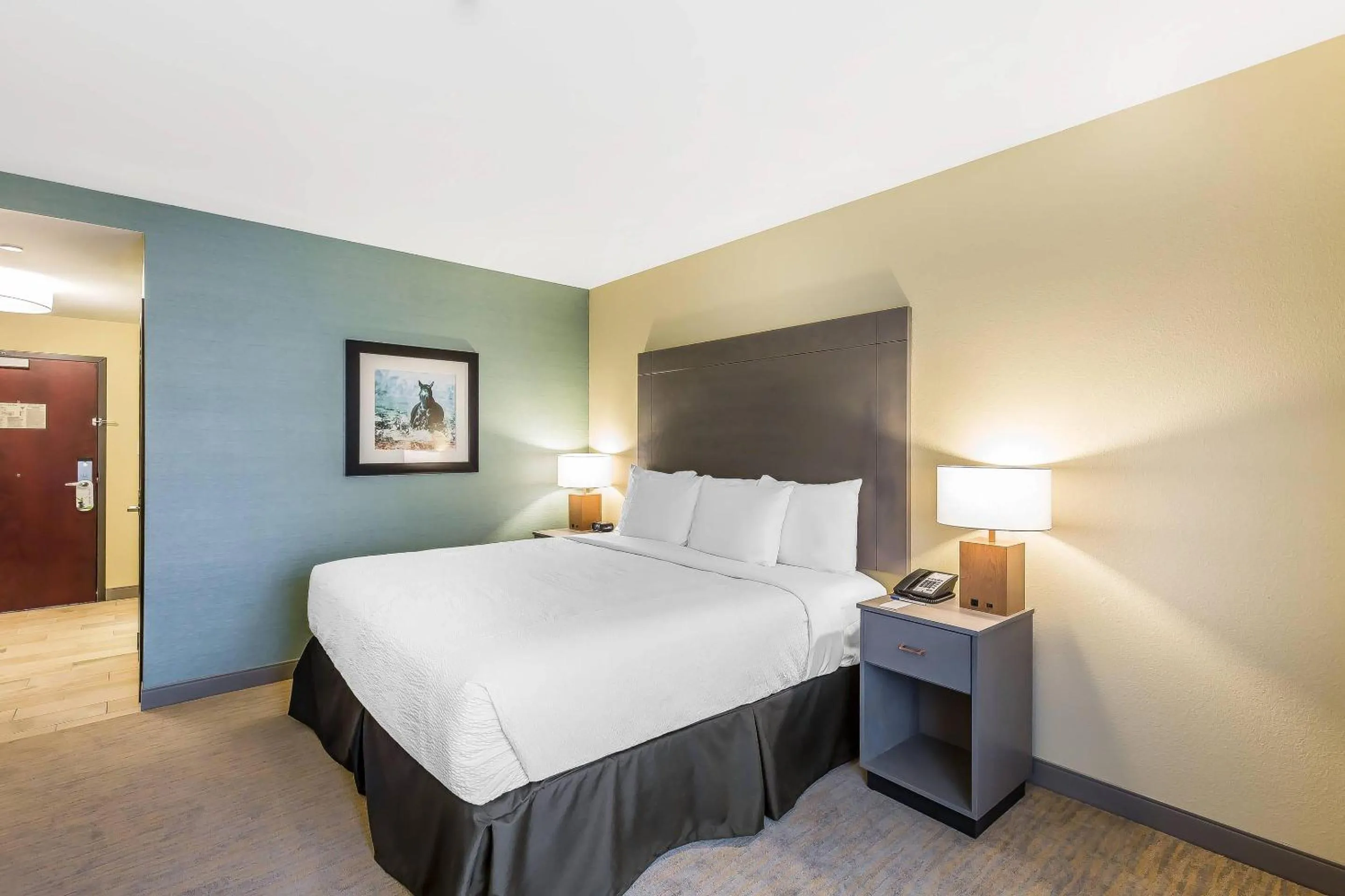 Bedroom, Bed in Marina Bay Hotel & Suites, an Ascend Collection Hotel