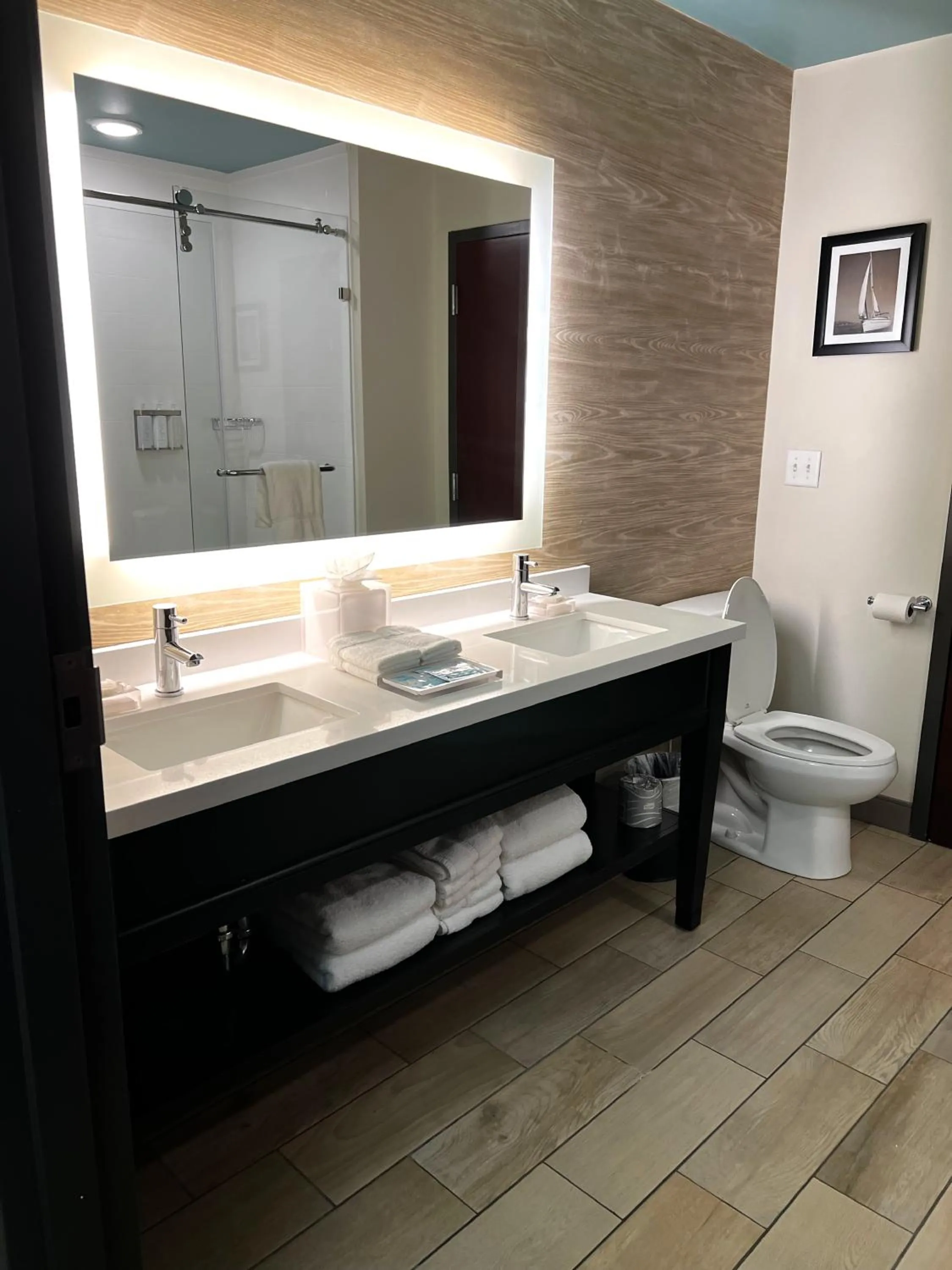 Bathroom in Marina Bay Hotel & Suites, an Ascend Collection Hotel