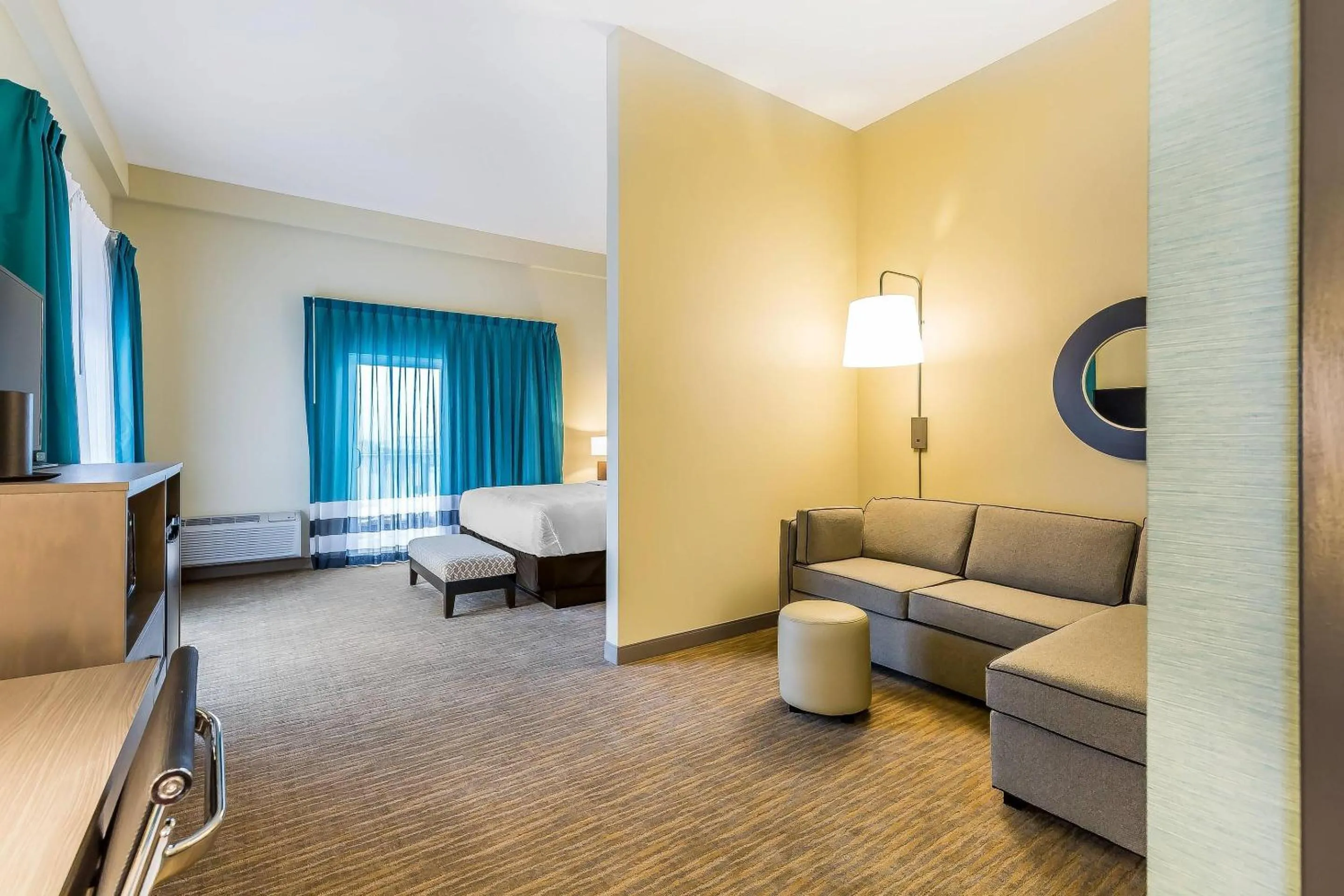 Deluxe King Suite with Marina View in Marina Bay Hotel & Suites, an Ascend Collection Hotel