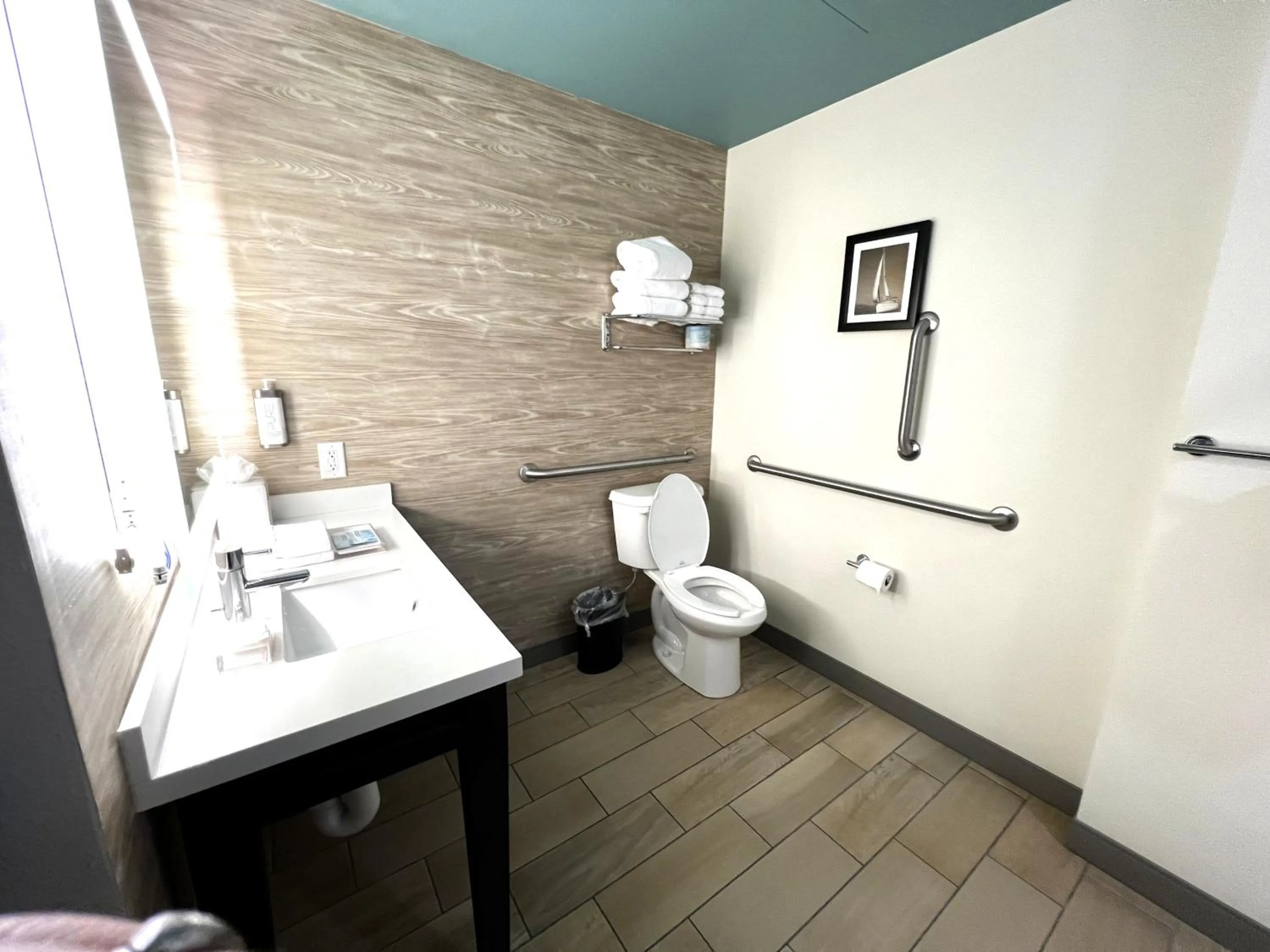 Bathroom in Marina Bay Hotel & Suites, an Ascend Collection Hotel