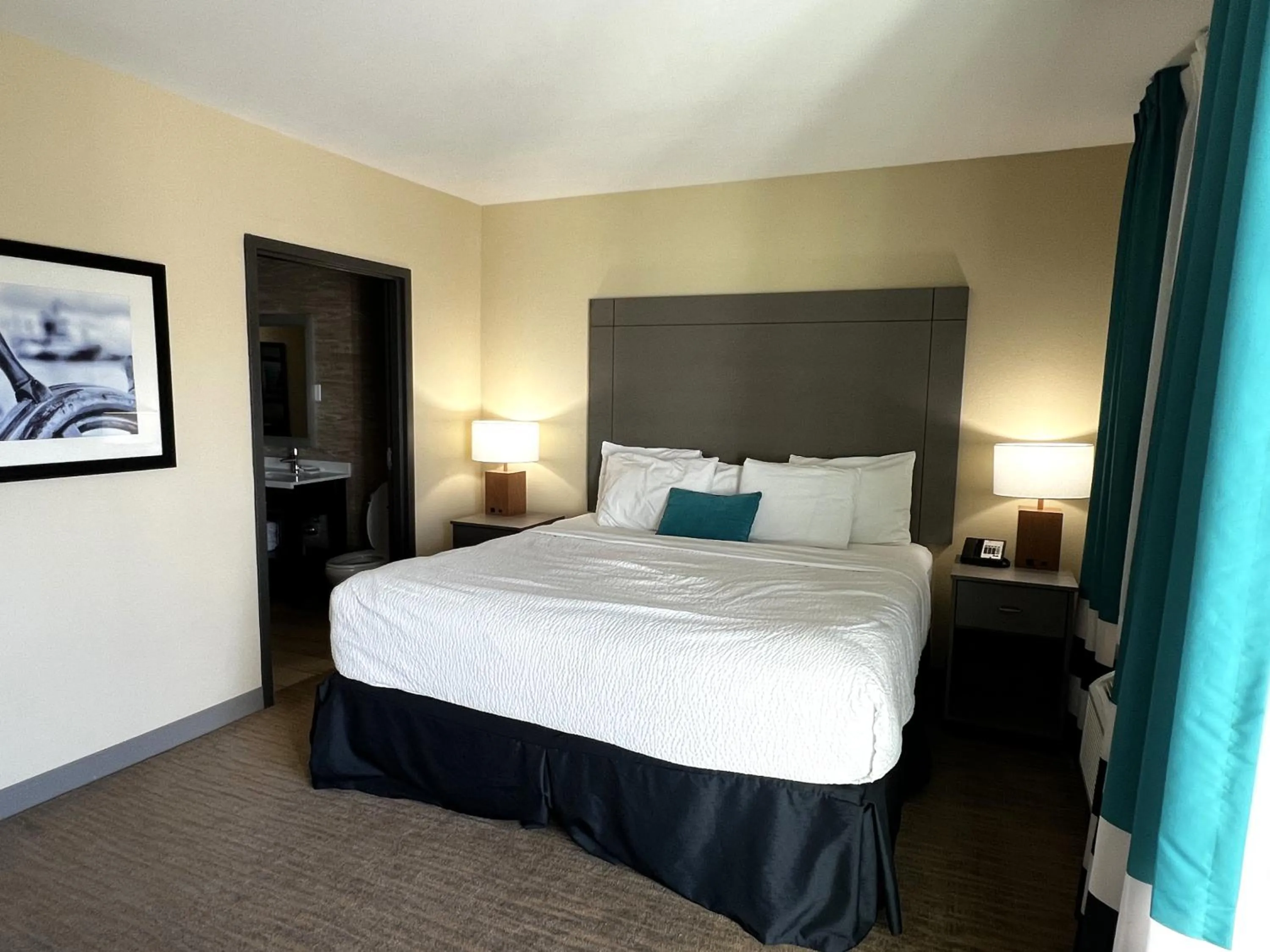 Bedroom, Bed in Marina Bay Hotel & Suites, an Ascend Collection Hotel