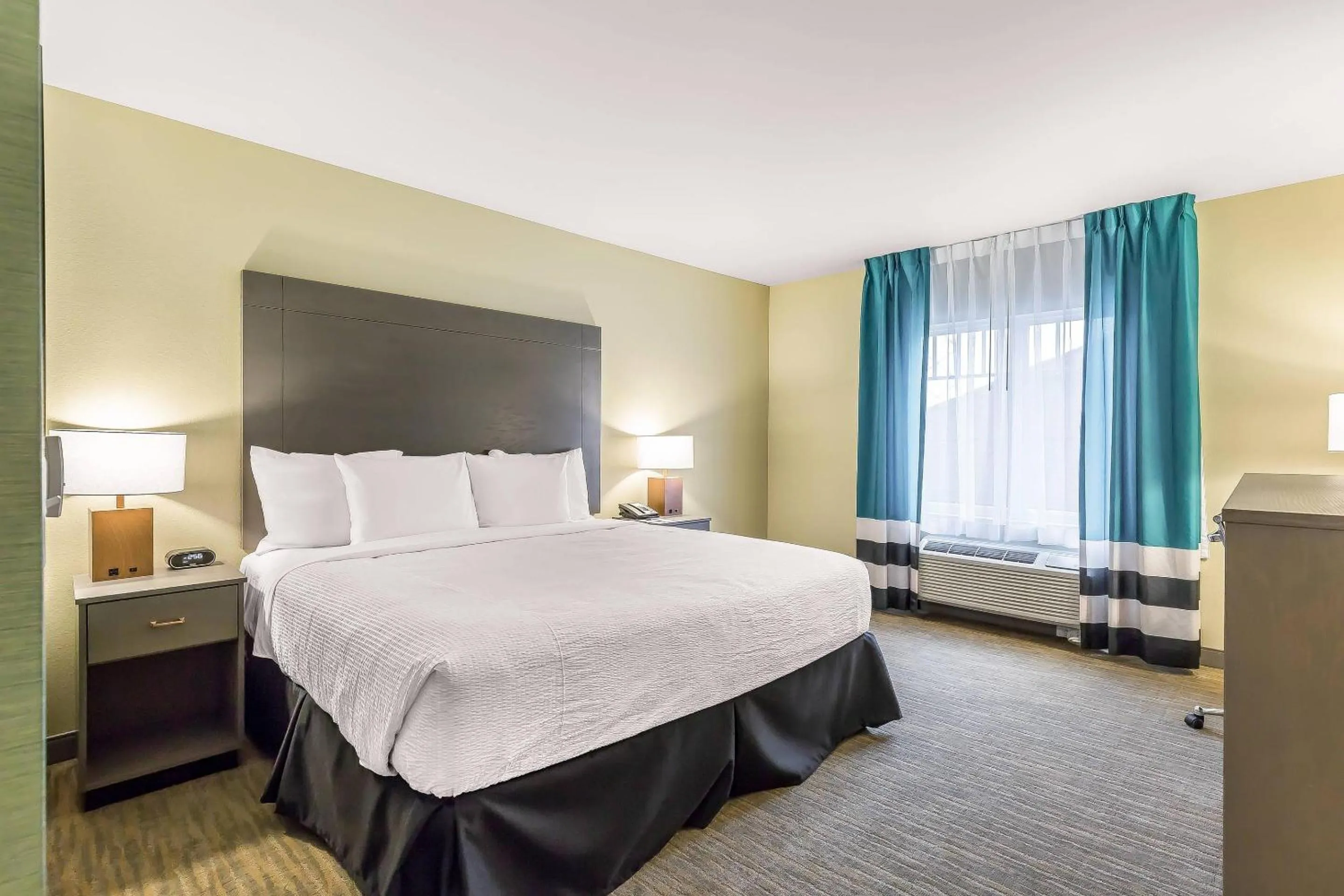 Bedroom, Bed in Marina Bay Hotel & Suites, an Ascend Collection Hotel