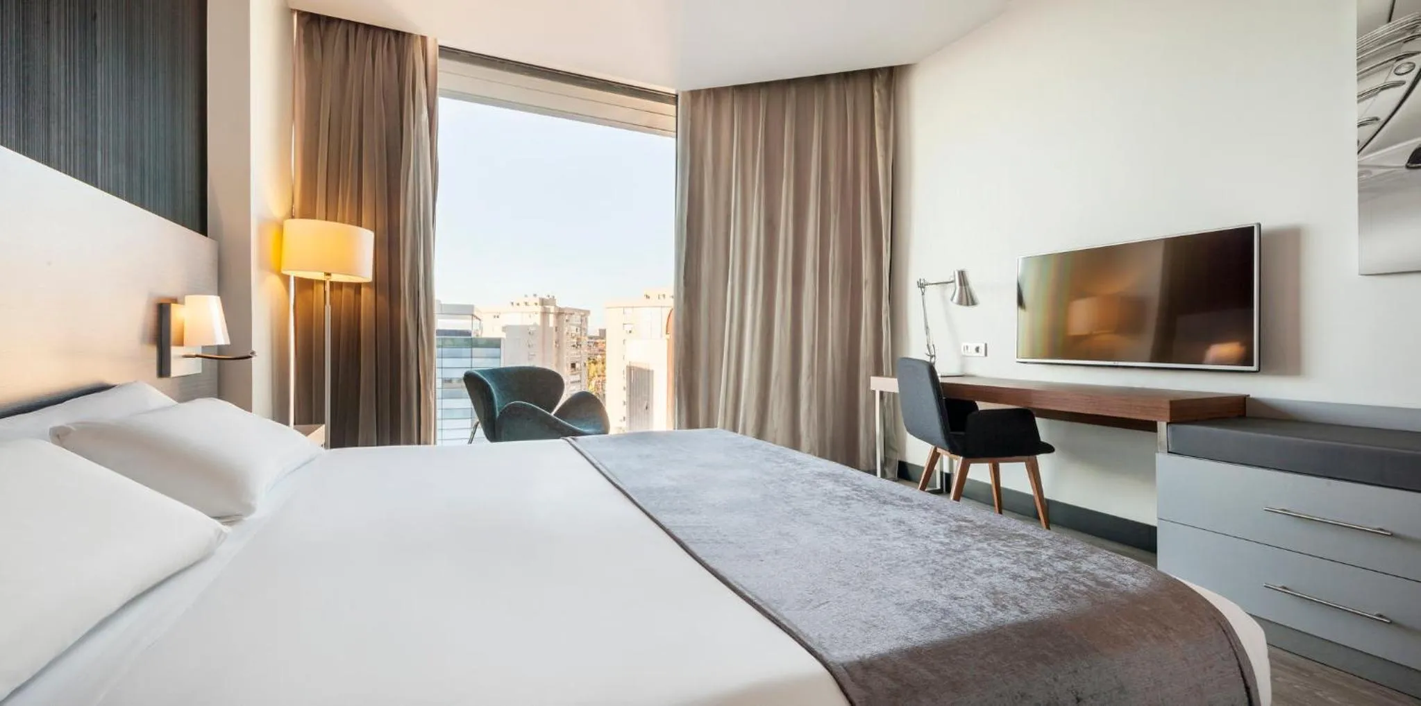 Photo of the whole room, Bed in Ilunion Atrium