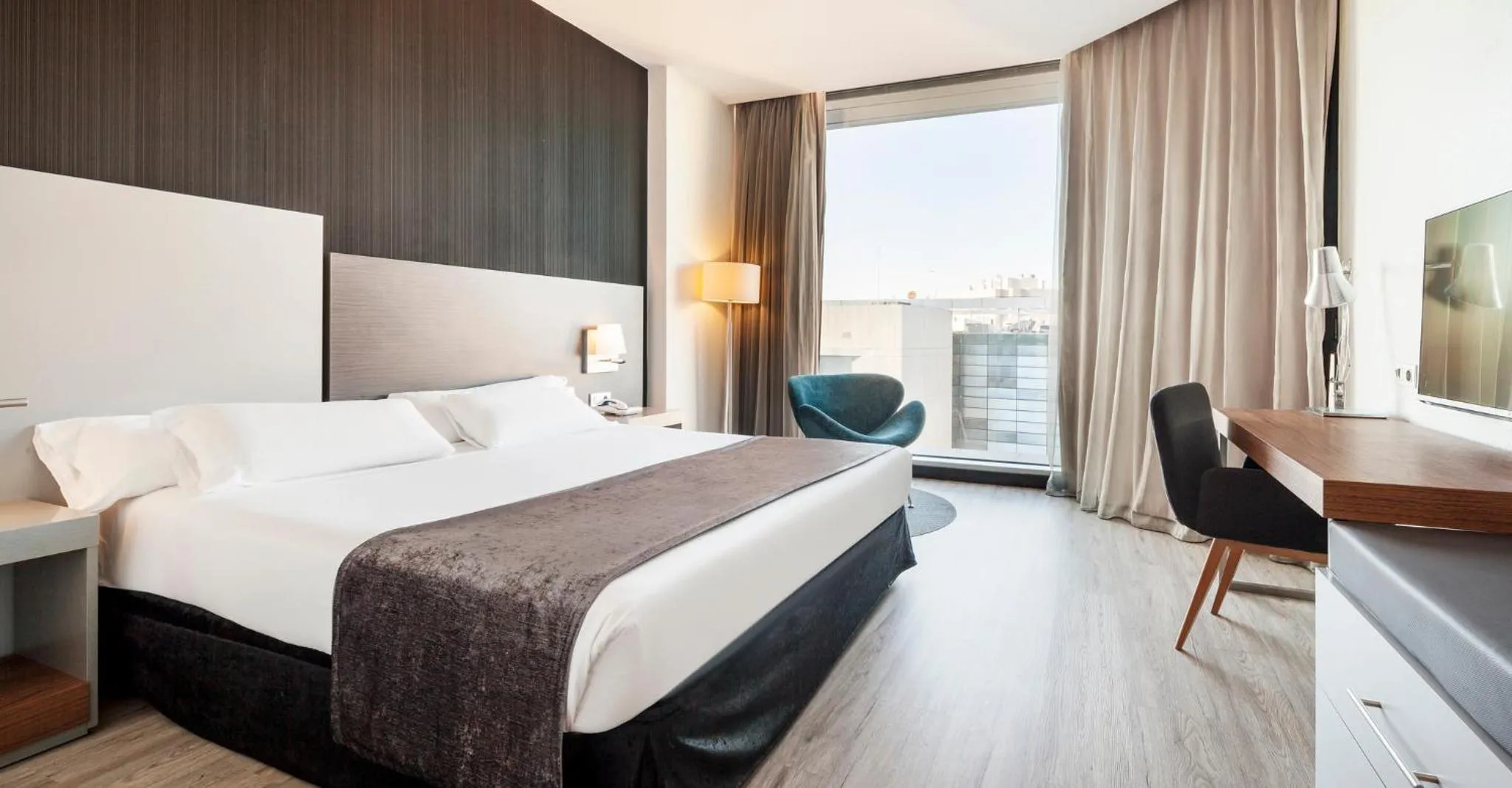 Photo of the whole room, Bed in Ilunion Atrium